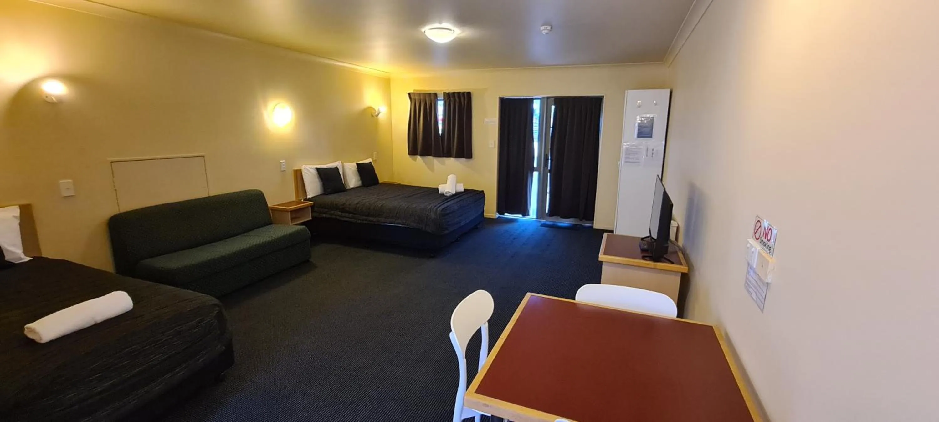 Studio with Private Spa Bath in New Castle Motor Lodge