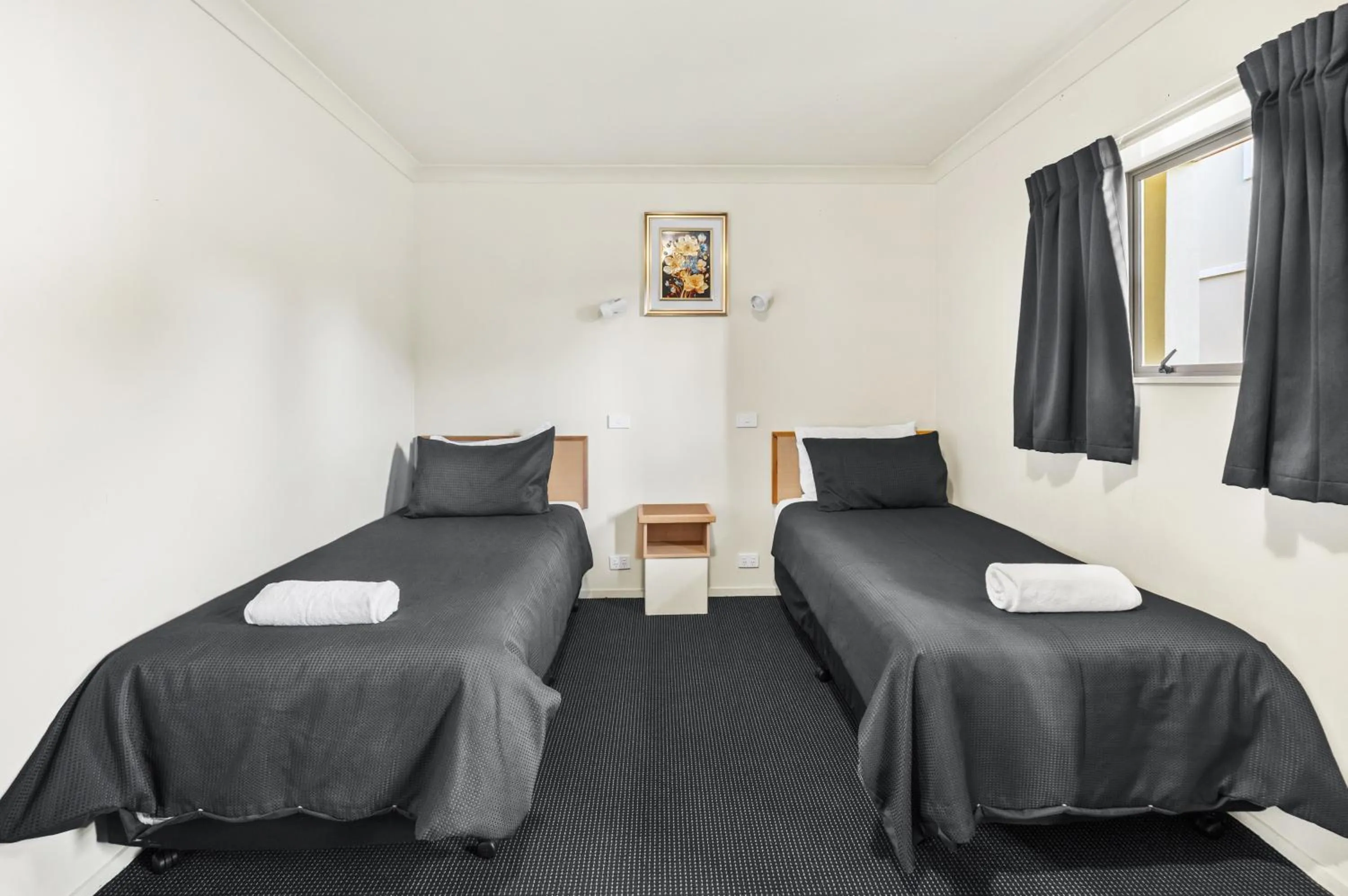 Bed in New Castle Motor Lodge