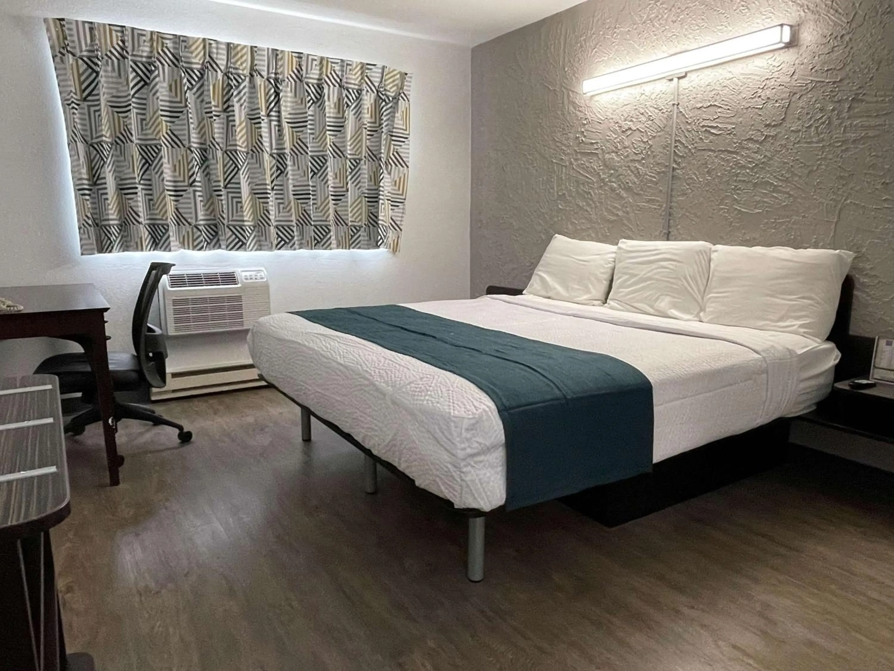 Photo of the whole room, Bed in Motel 6-Green Bay, WI - Lambeau