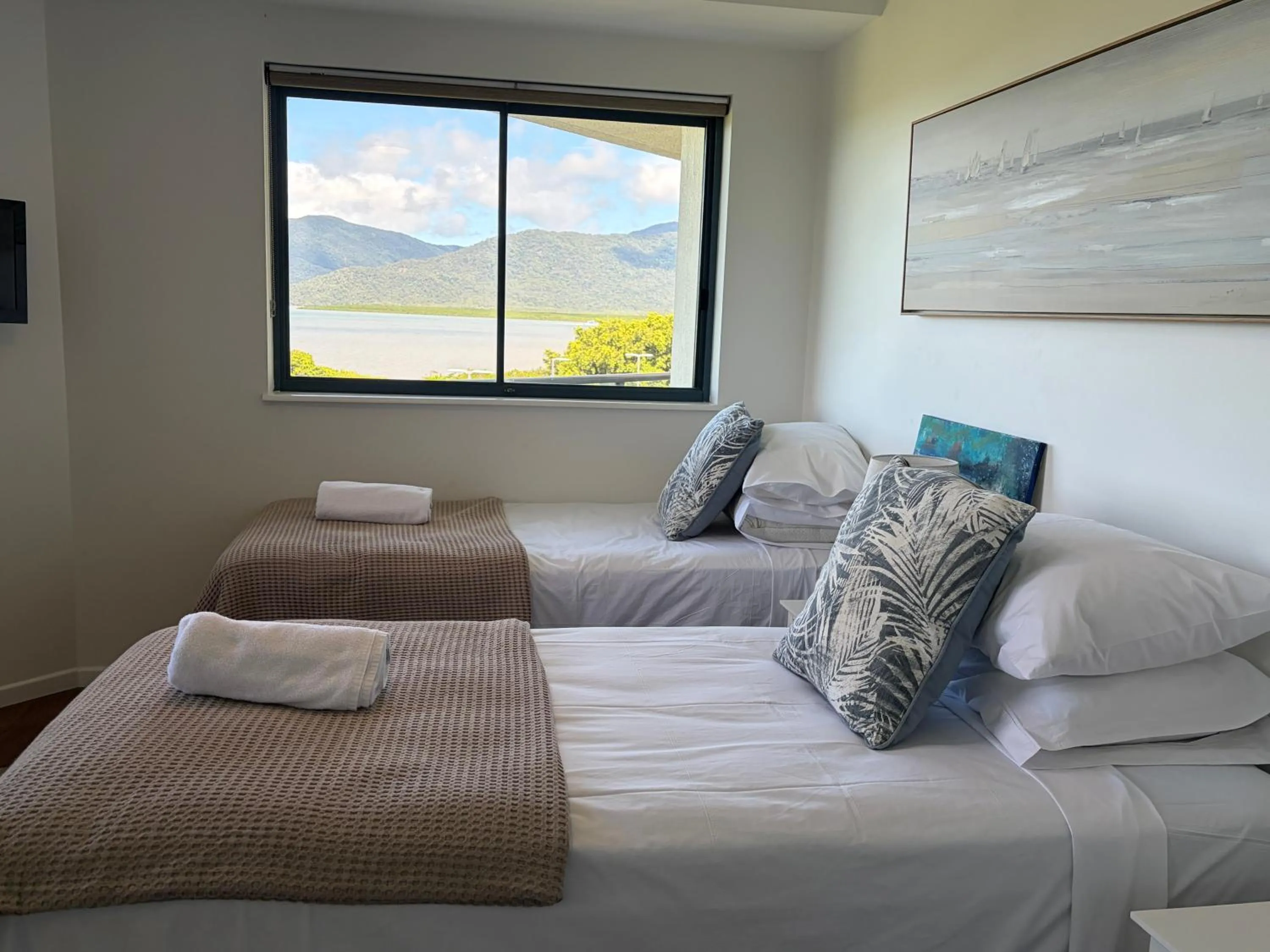 Bedroom, Bed in 181 The Esplanade