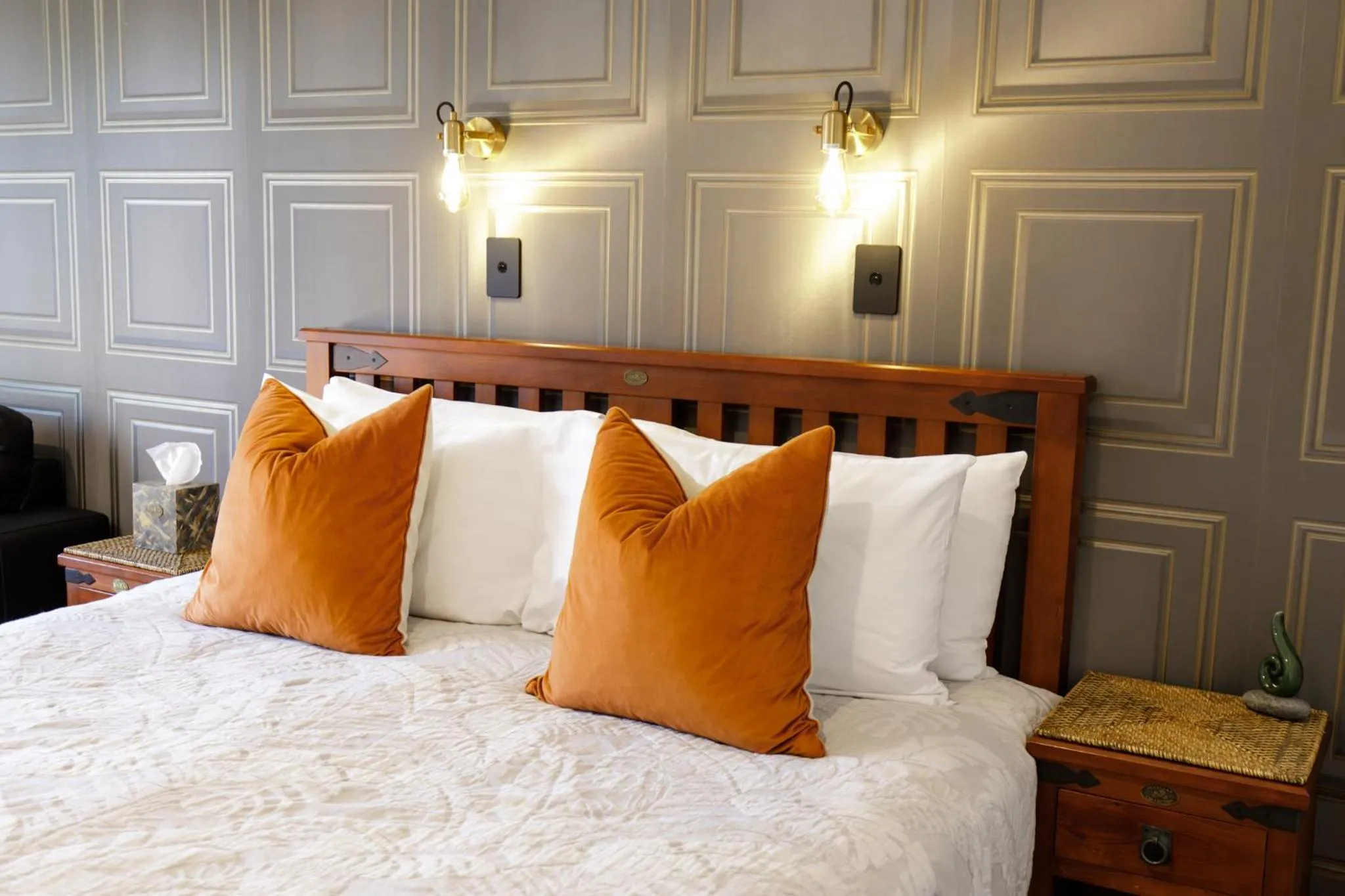 Bed in Settlers Boutique Motel