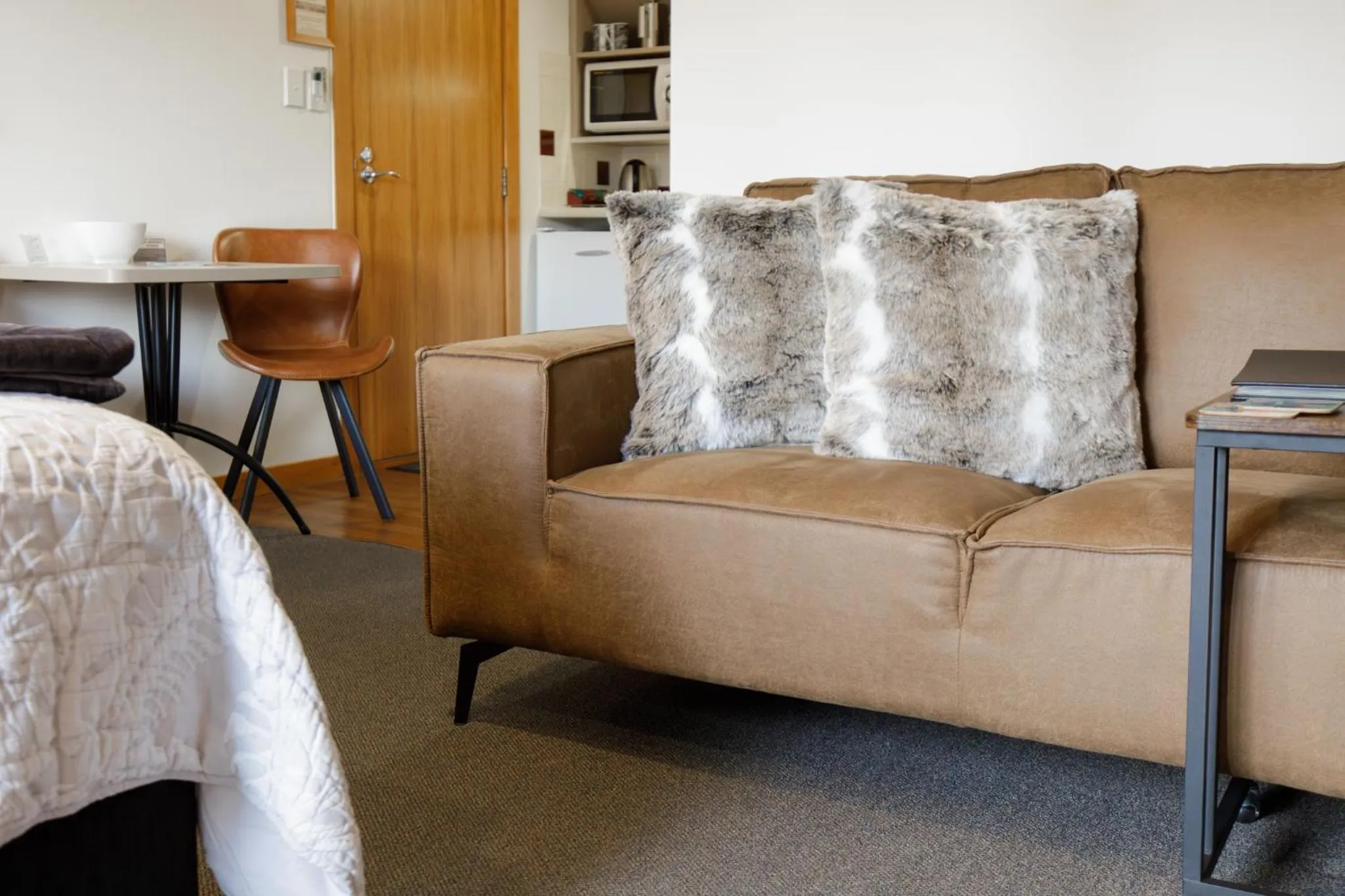 Seating area, Bed in Settlers Boutique Motel