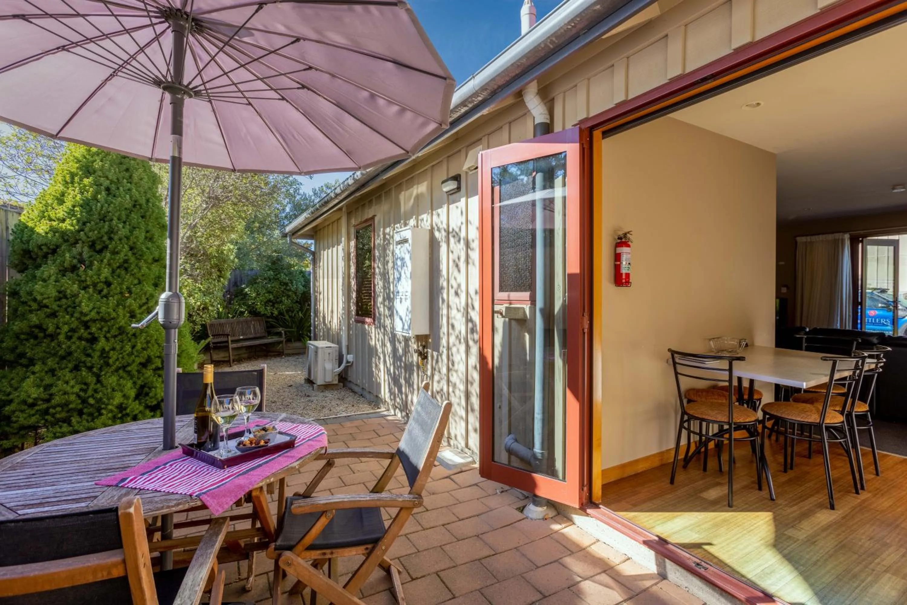 Inner courtyard view in Settlers Boutique Motel