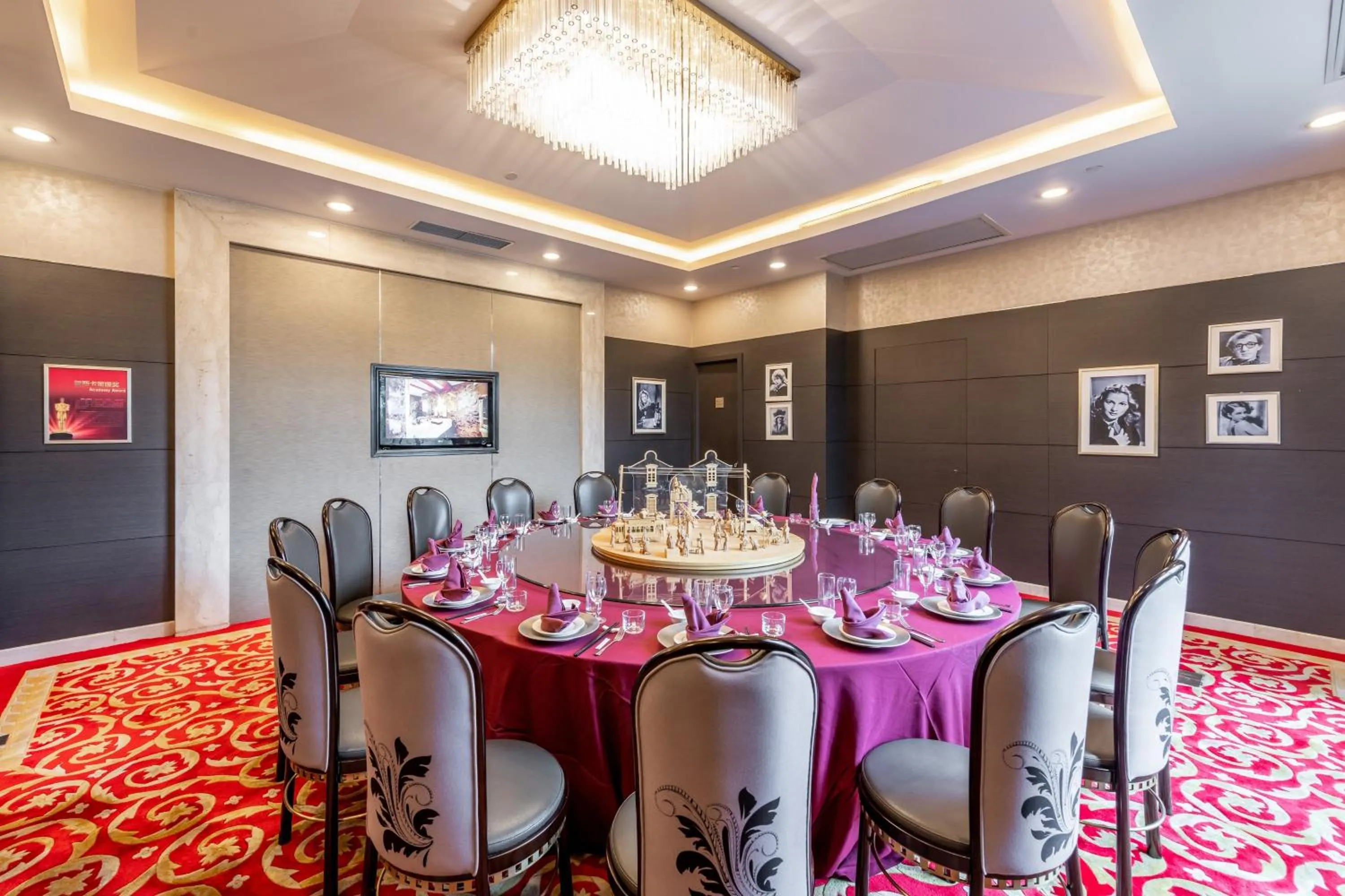 Restaurant/places to eat in Crowne Plaza Shanghai by IHG