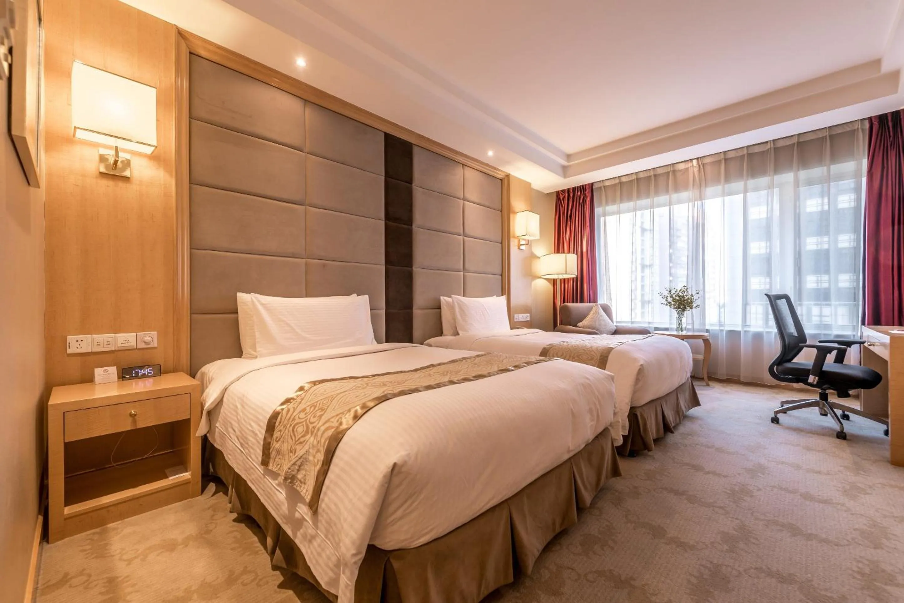 Photo of the whole room, Bed in Crowne Plaza Shanghai by IHG