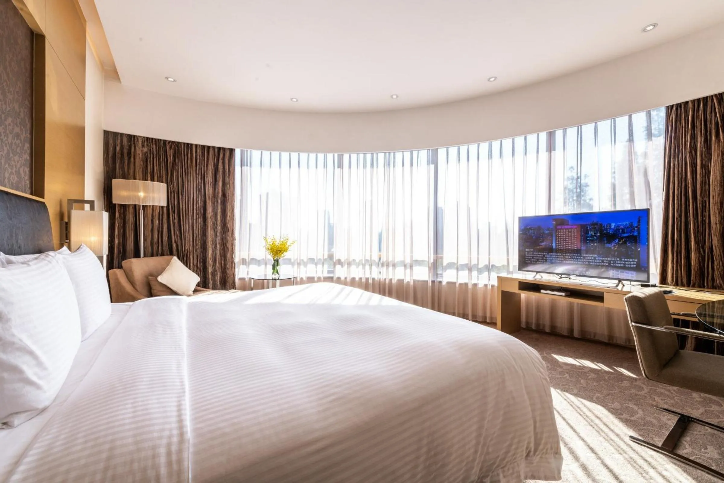 Photo of the whole room, Bed in Crowne Plaza Shanghai by IHG