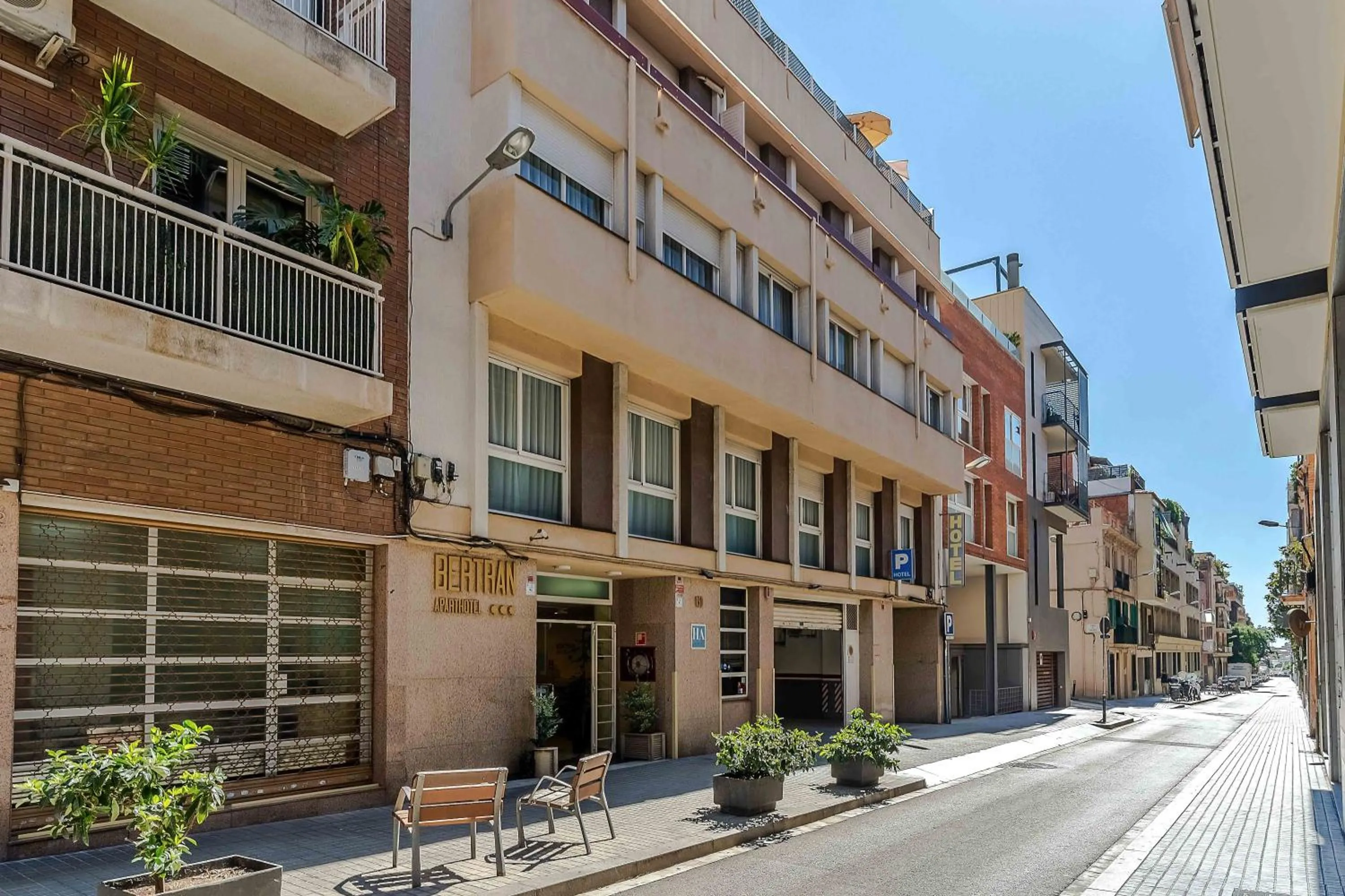 Facade/entrance in Aparthotel Bertrán