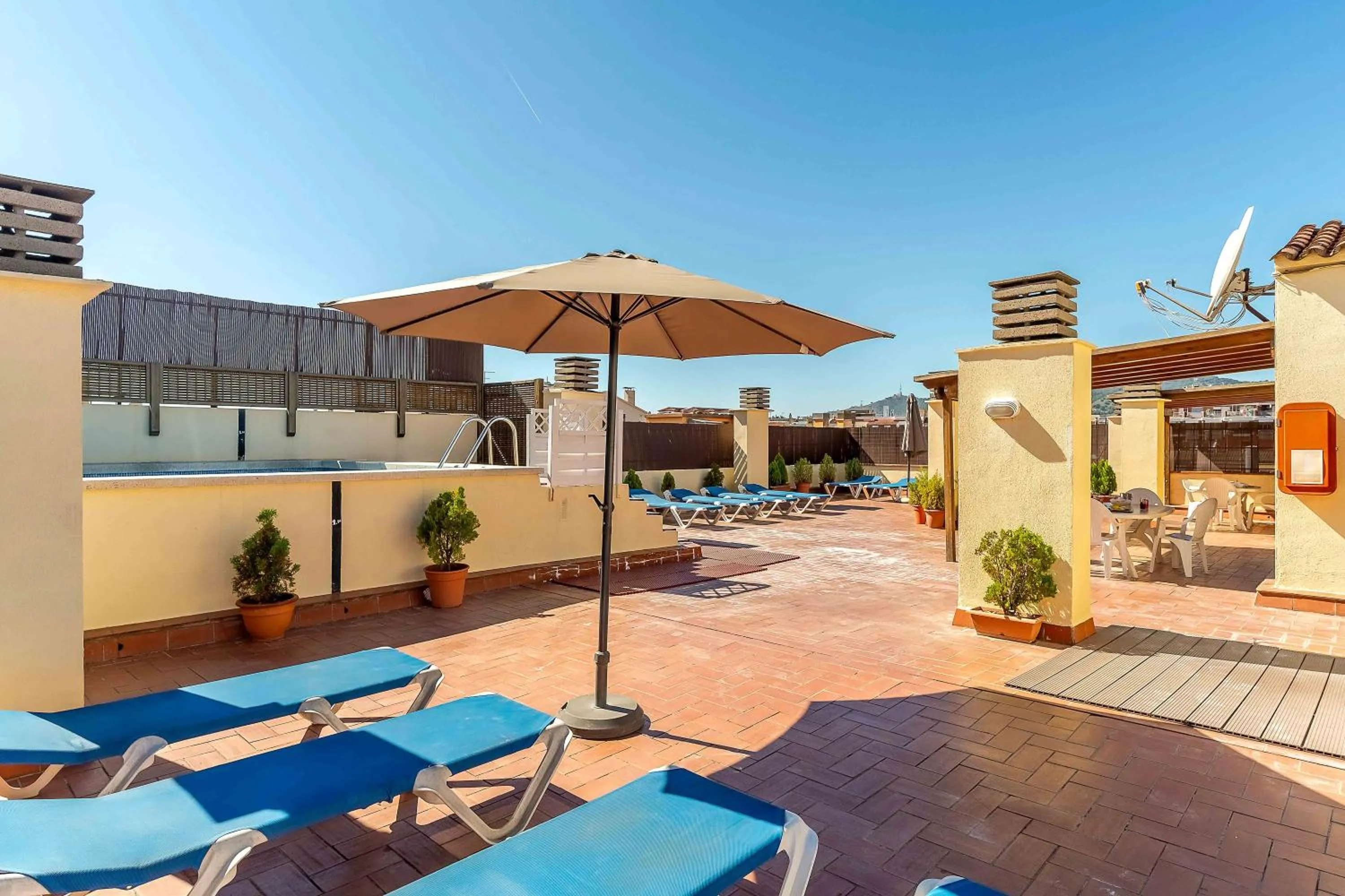 Swimming pool in Aparthotel Bertrán