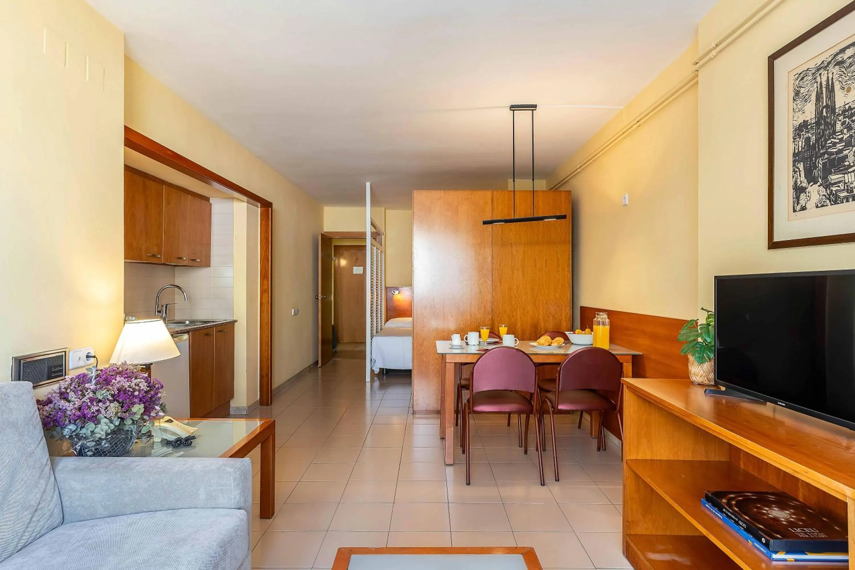 Dining area in Aparthotel Bertrán