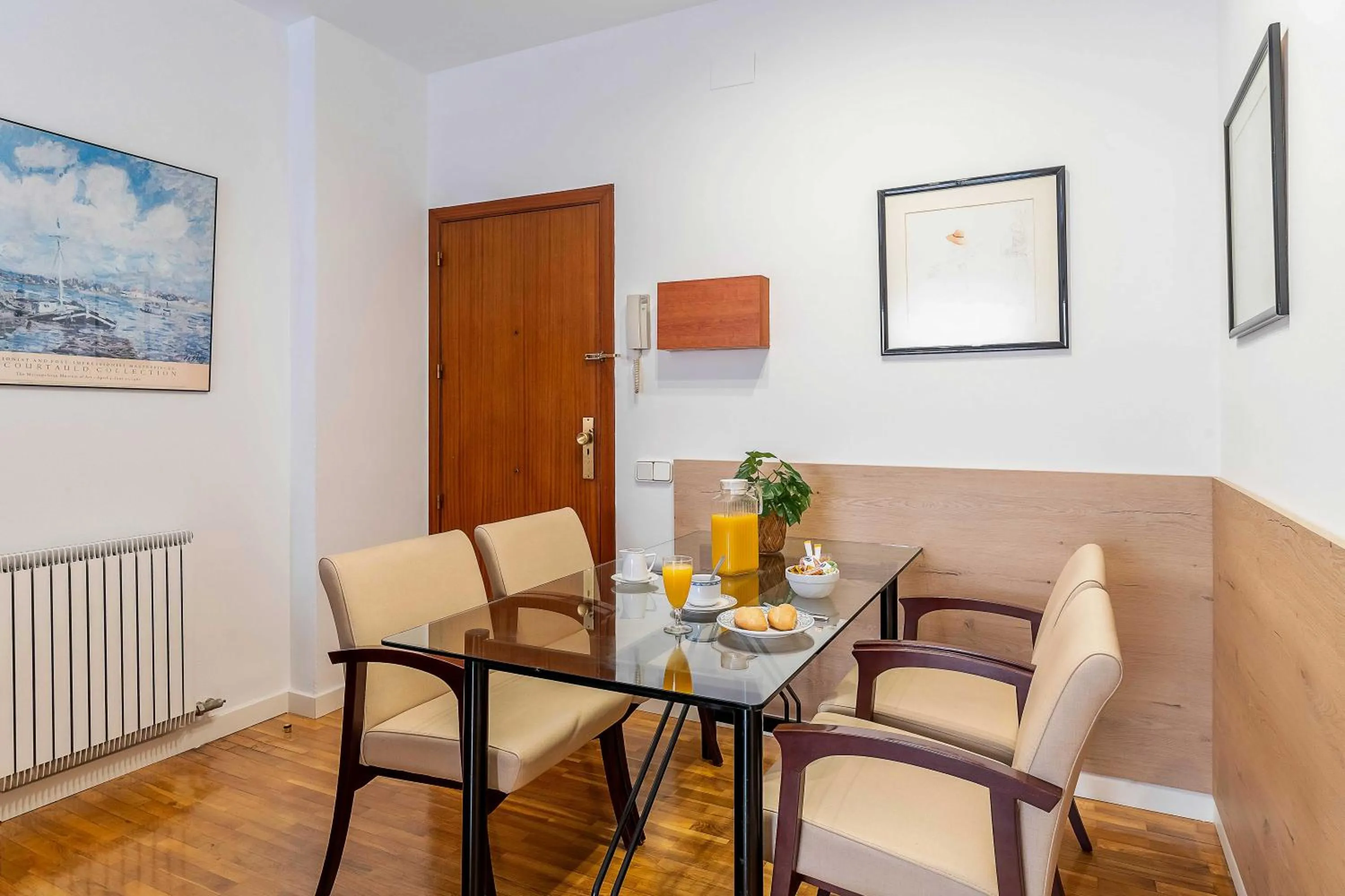 Dining area in Aparthotel Bertrán