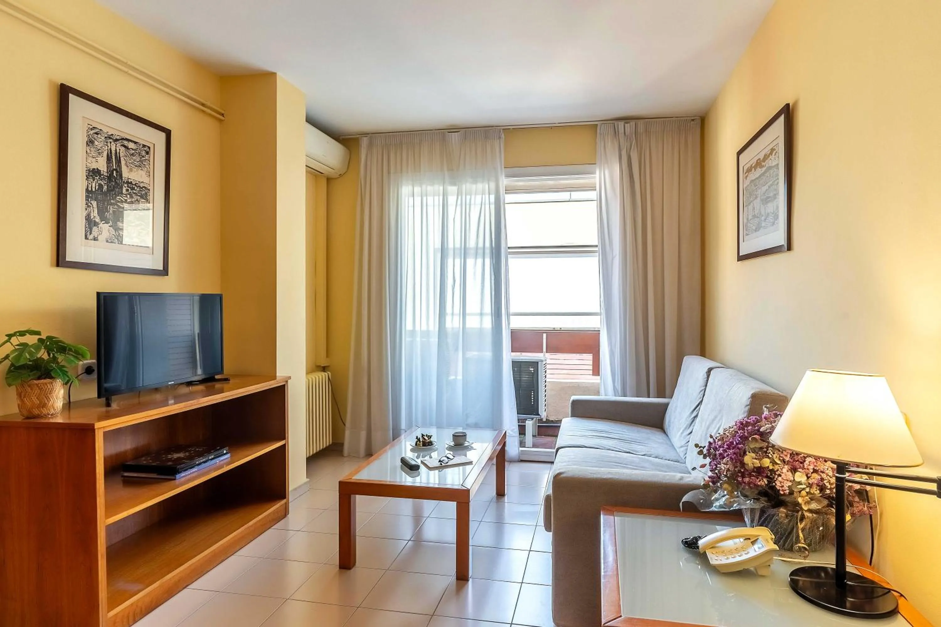 Living room in Aparthotel Bertrán