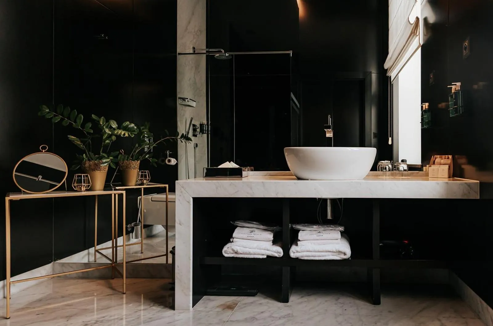 Bathroom in Platinum Palace Boutique Hotel & SPA