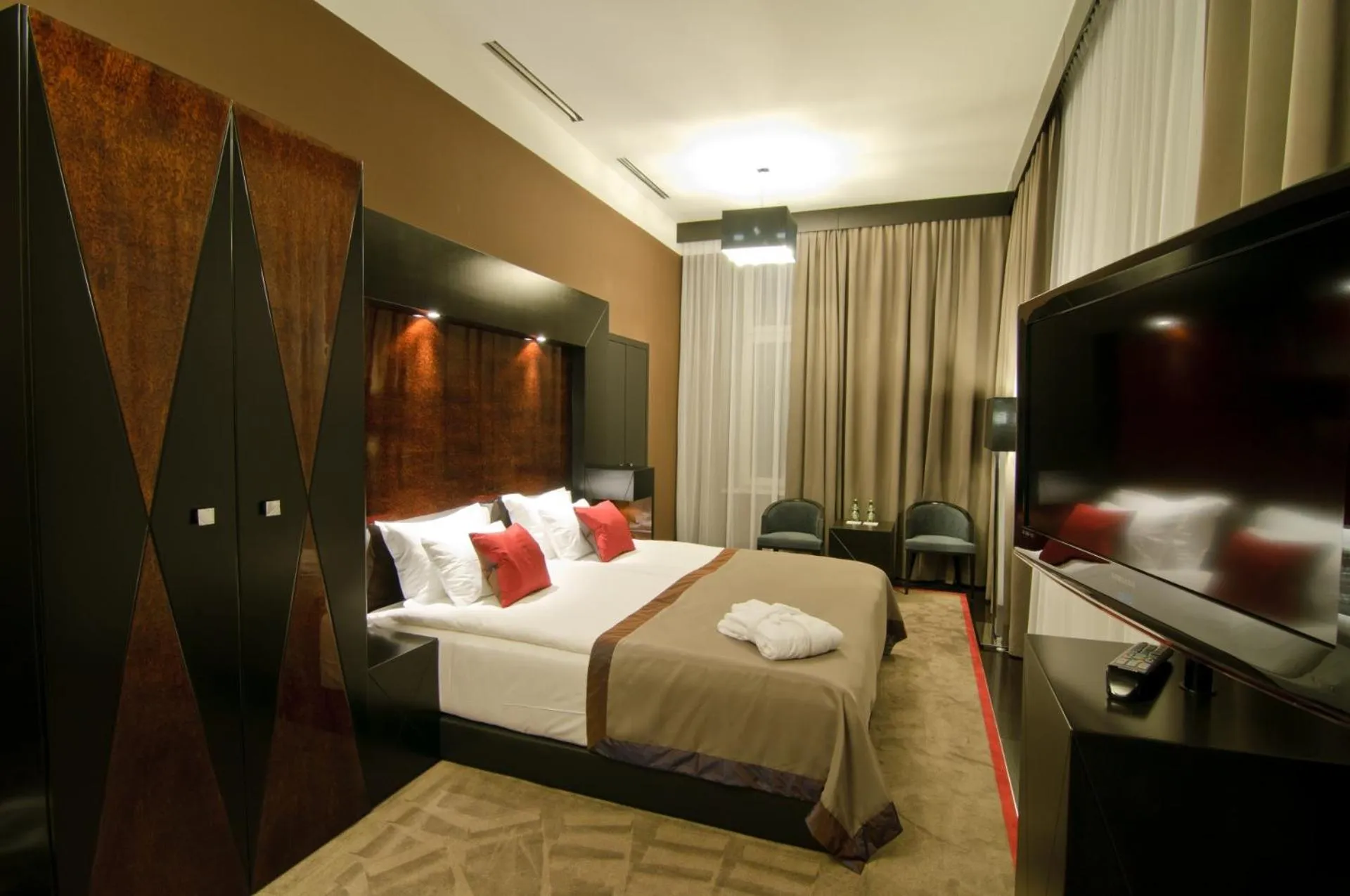 Bed in Platinum Palace Boutique Hotel & SPA
