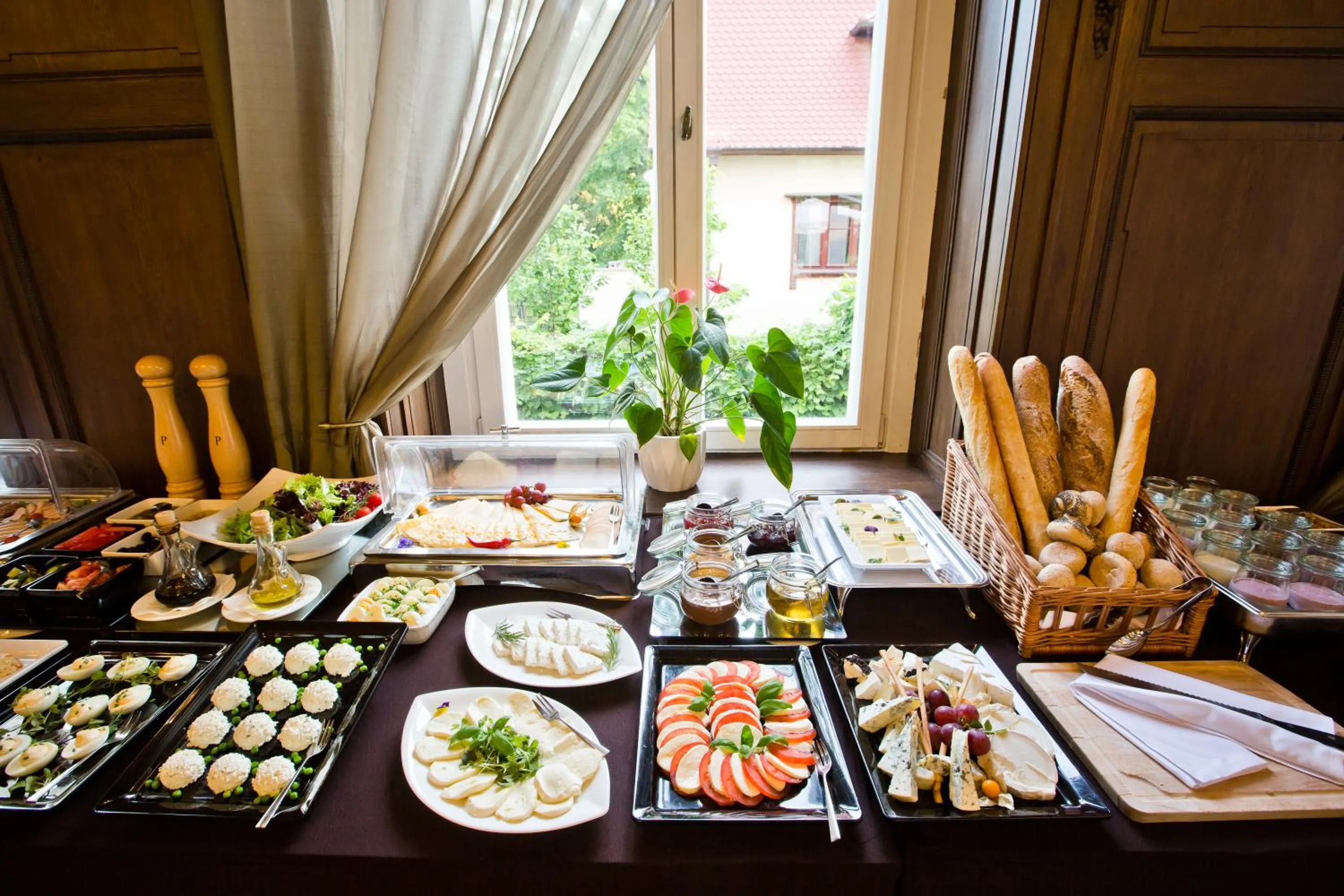 Food in Platinum Palace Boutique Hotel & SPA