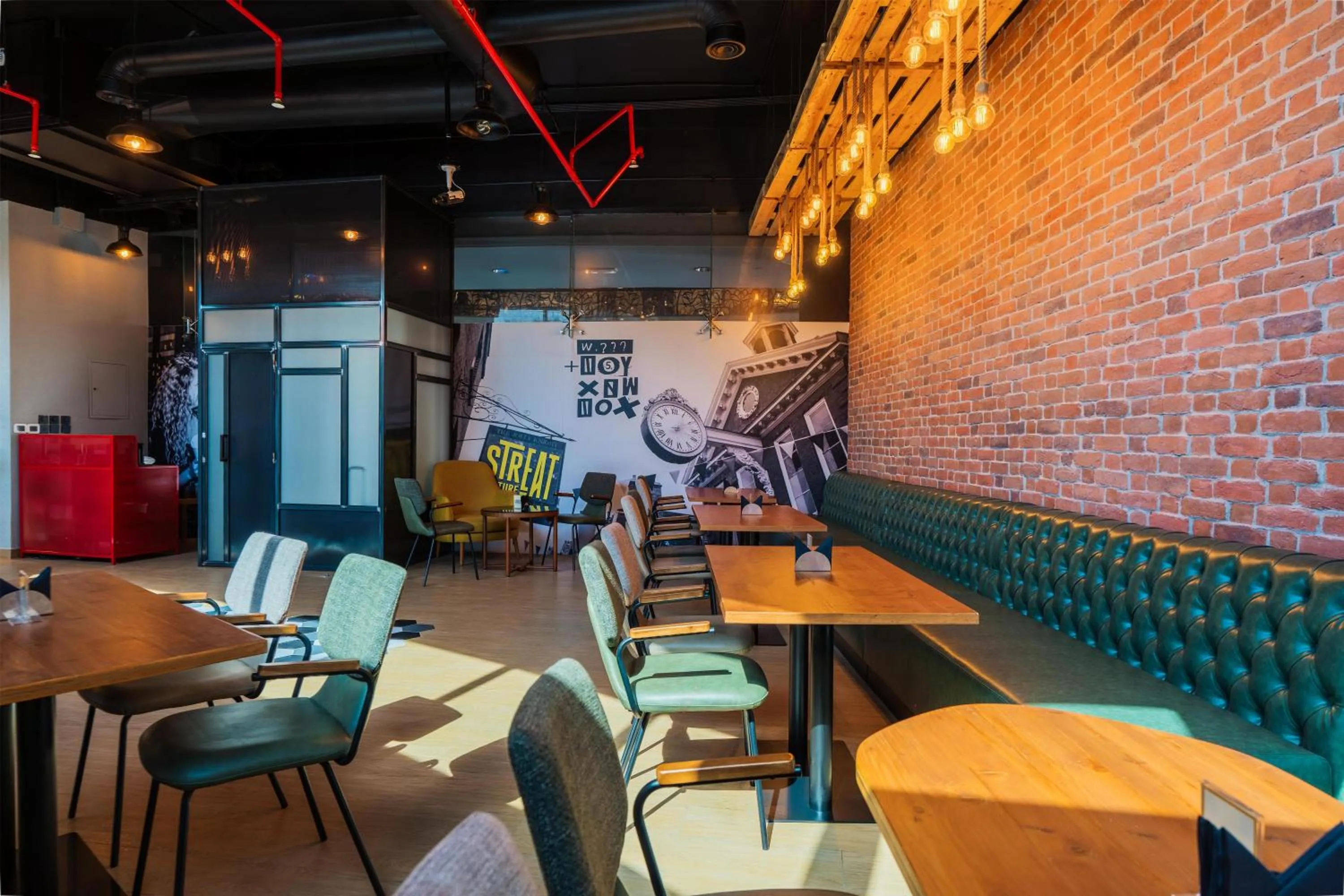 Lounge or bar in DoubleTree by Hilton Dubai Port Saeed