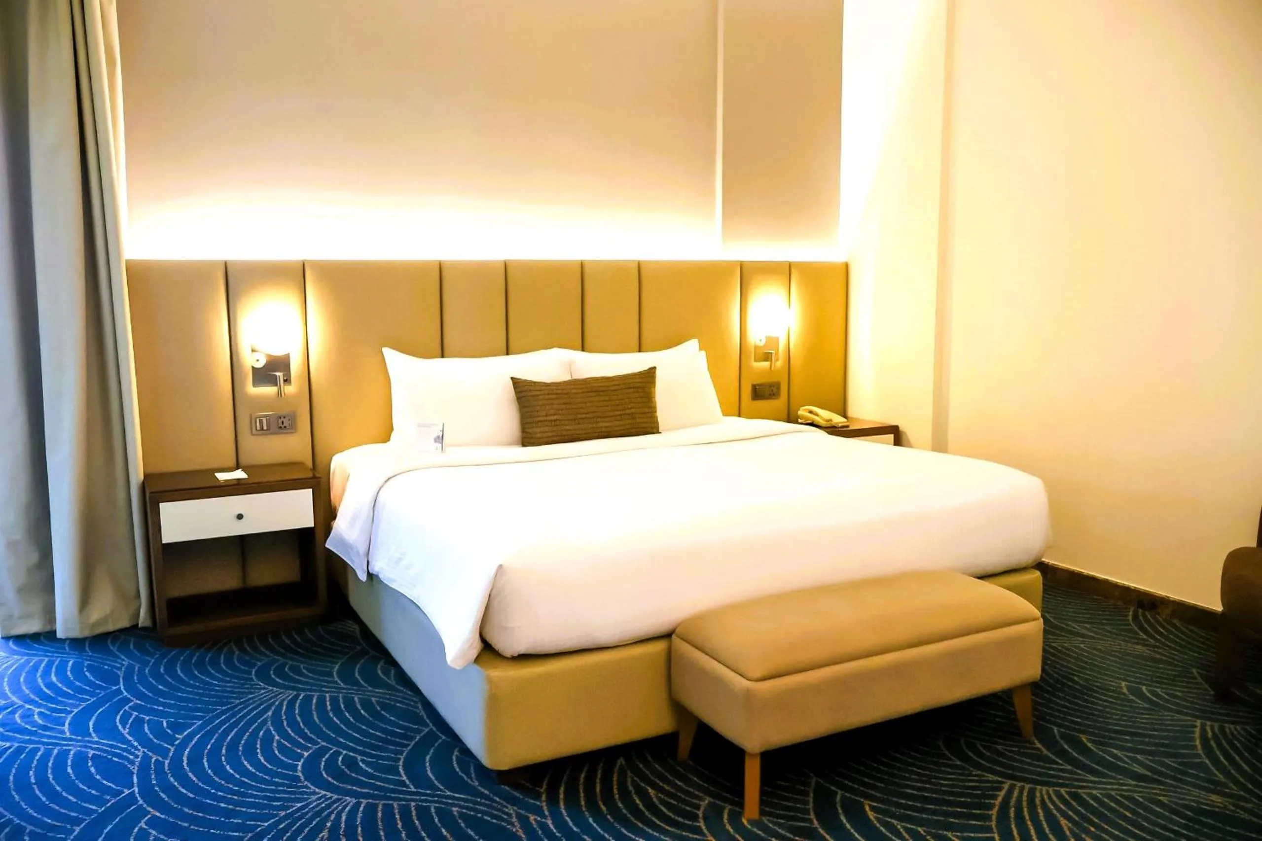 Bedroom, Bed in City Seasons Hotel Dubai