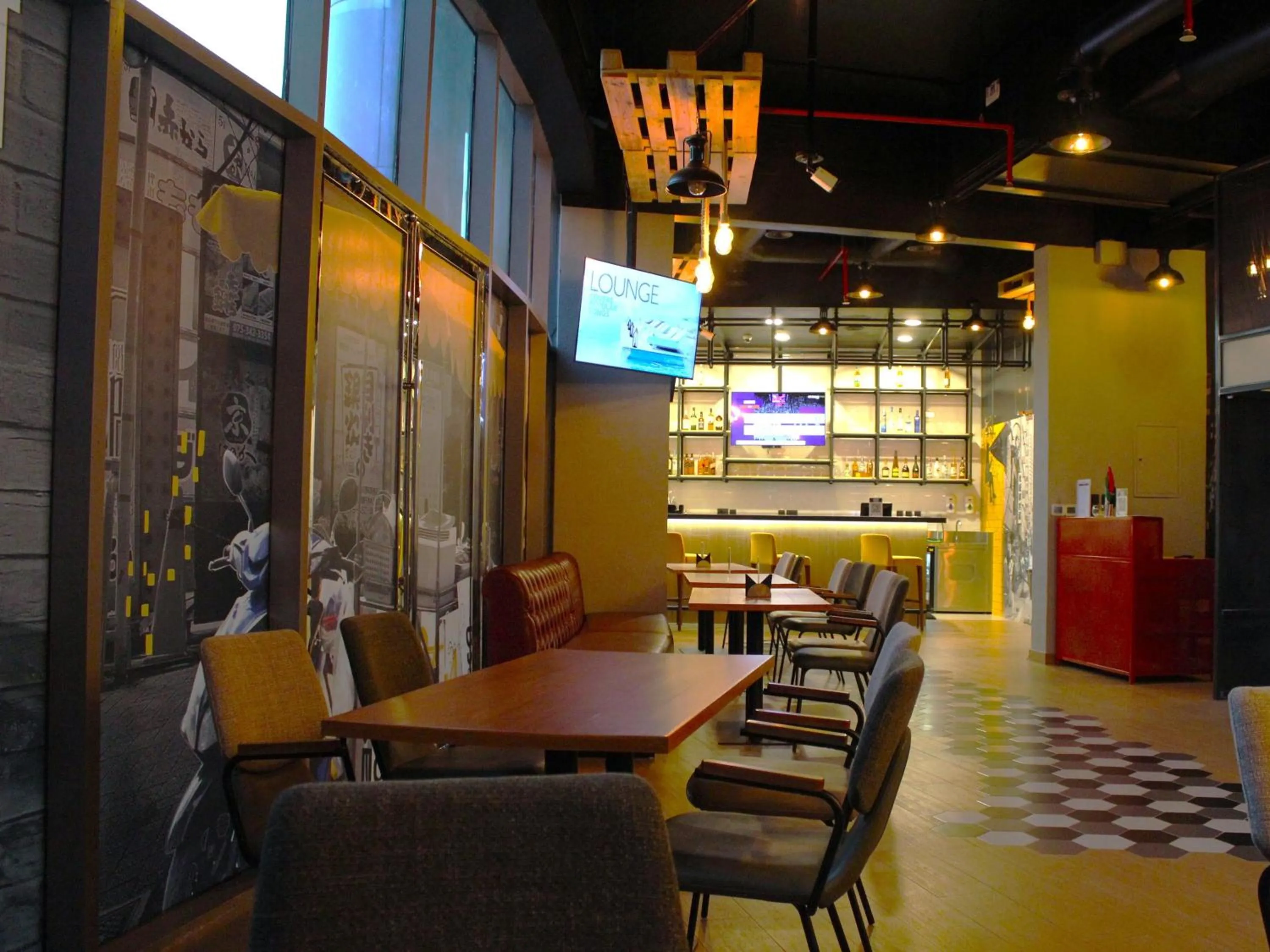 Lounge or bar in DoubleTree by Hilton Dubai Port Saeed