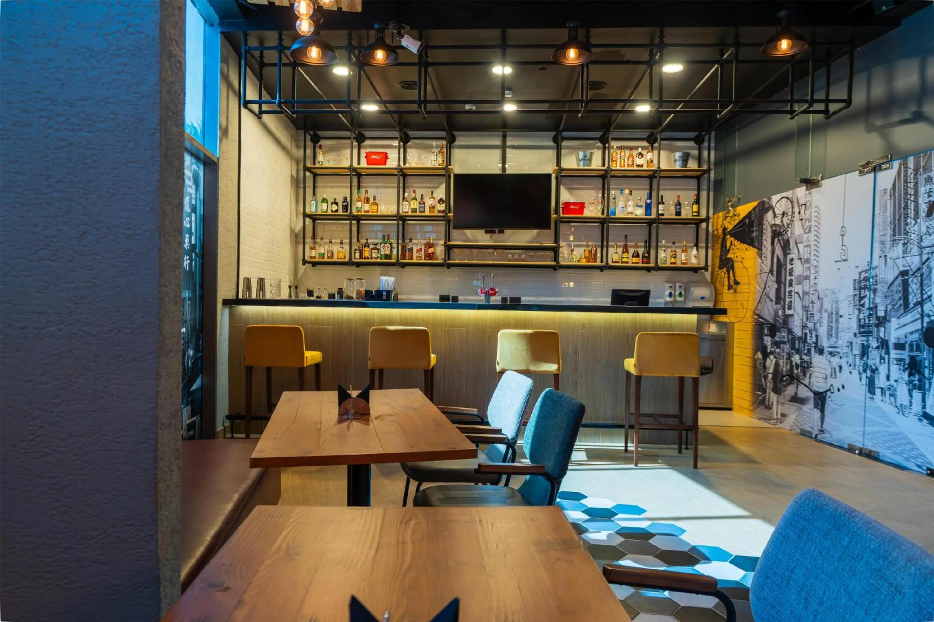 Lounge or bar in DoubleTree by Hilton Dubai Port Saeed