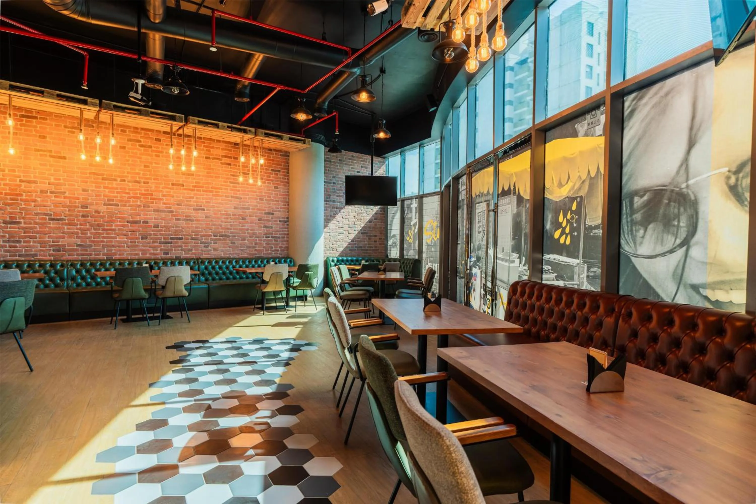 Lounge or bar in DoubleTree by Hilton Dubai Port Saeed