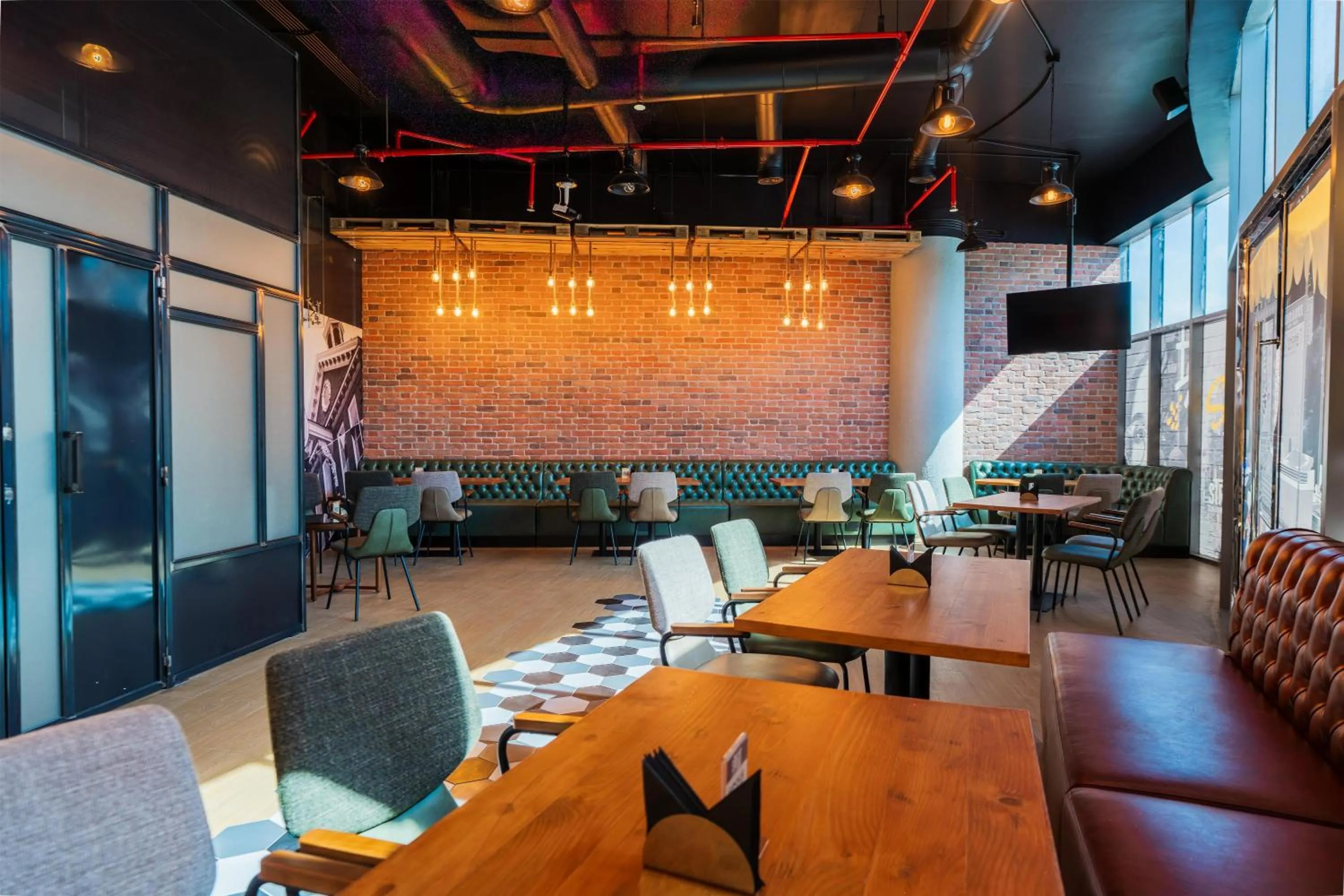 Lounge or bar in DoubleTree by Hilton Dubai Port Saeed