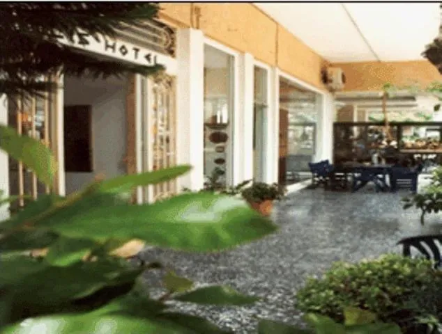 Facade/entrance in Ilis Hotel