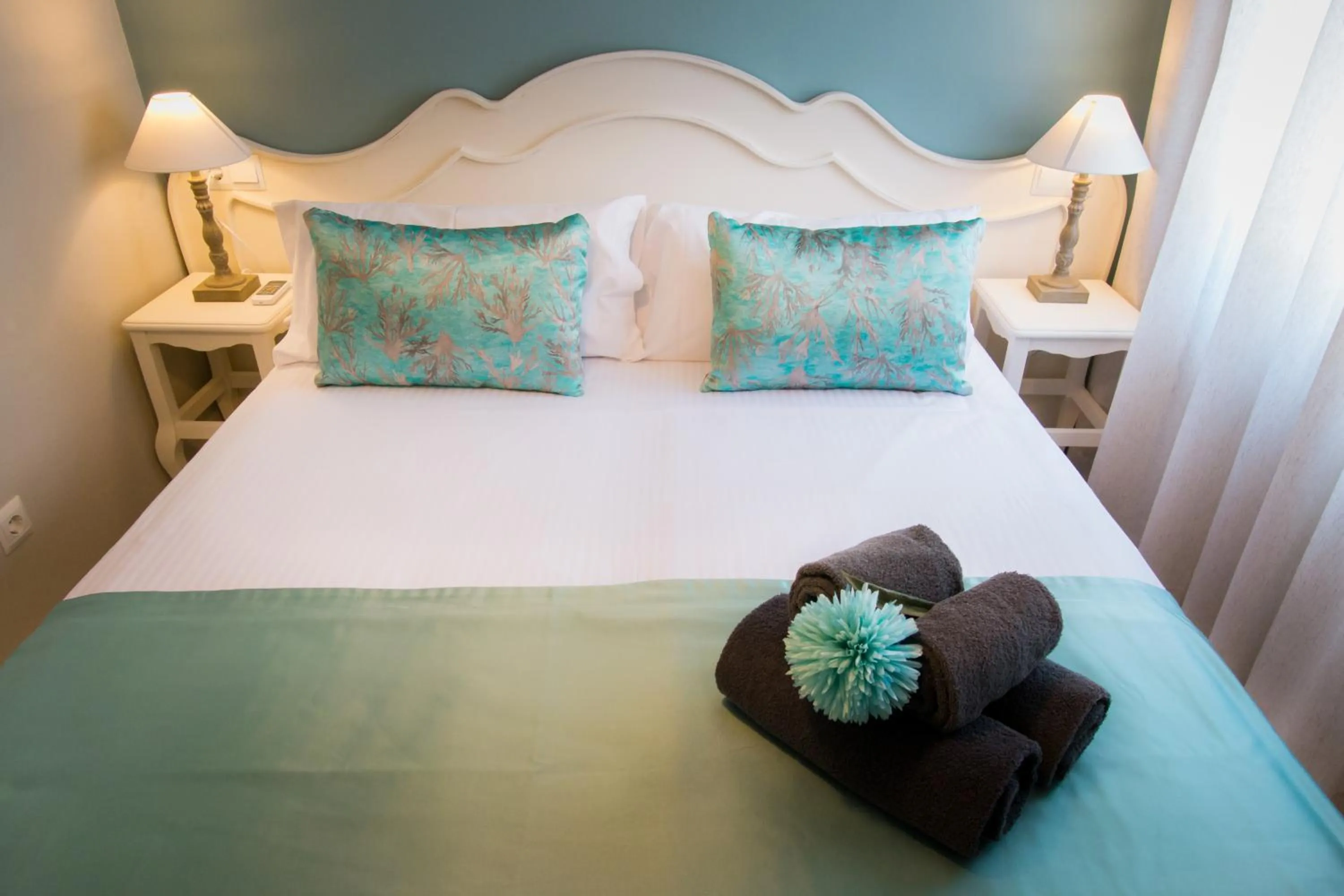 Bedroom, Bed in Holidays2Malaga Suites