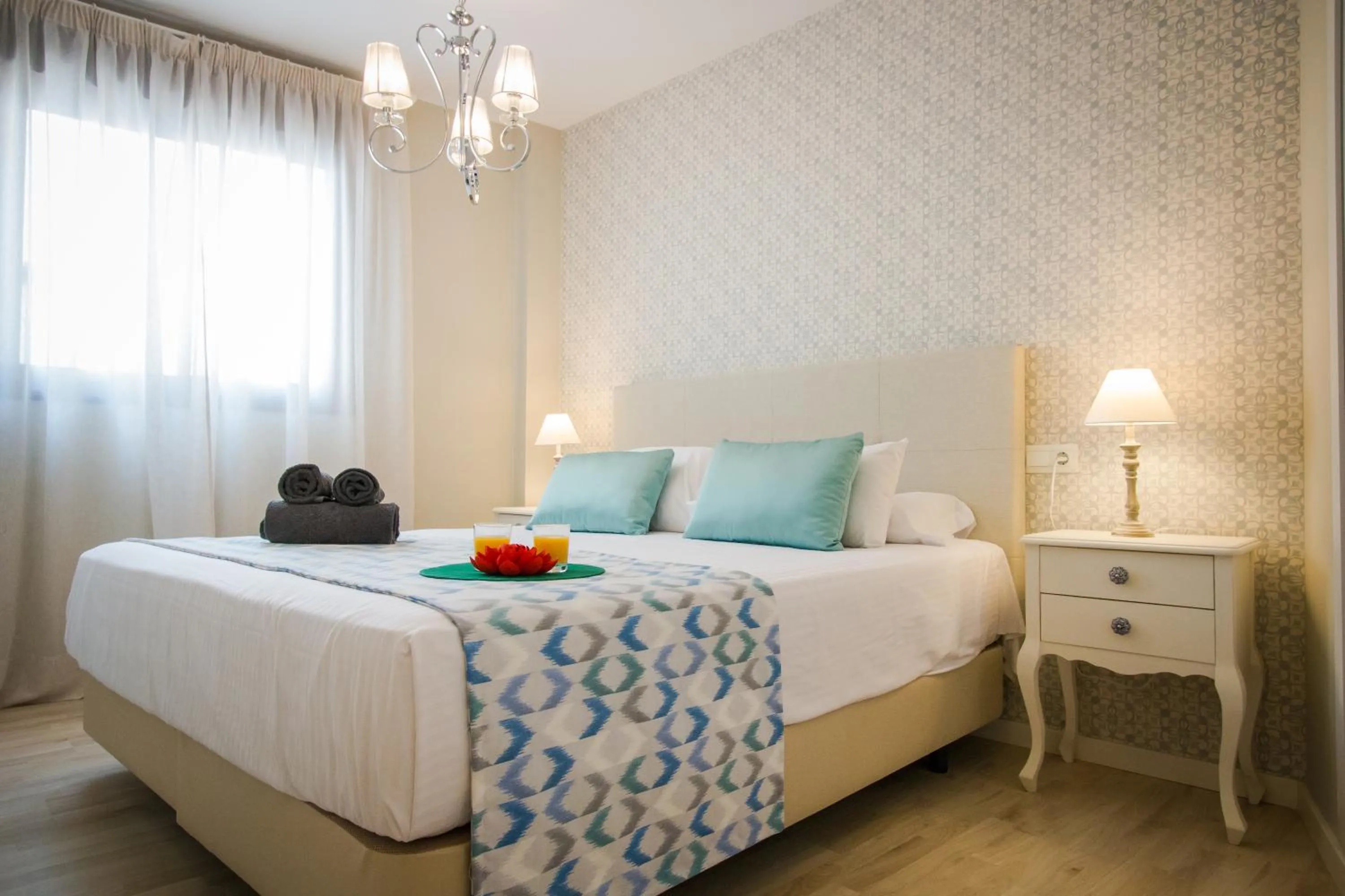 Bedroom, Bed in Holidays2Malaga Suites