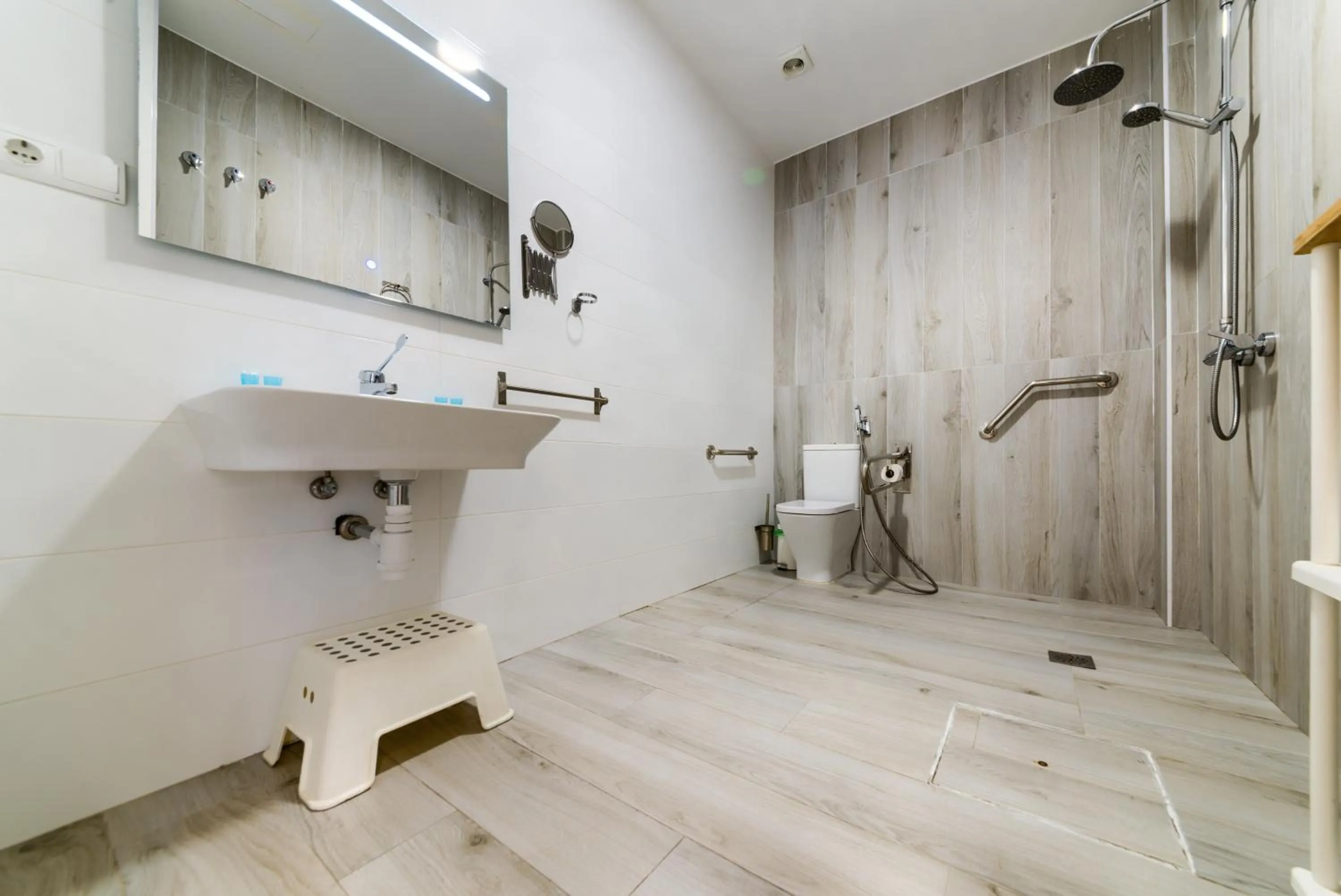 Shower in Holidays2Malaga Suites