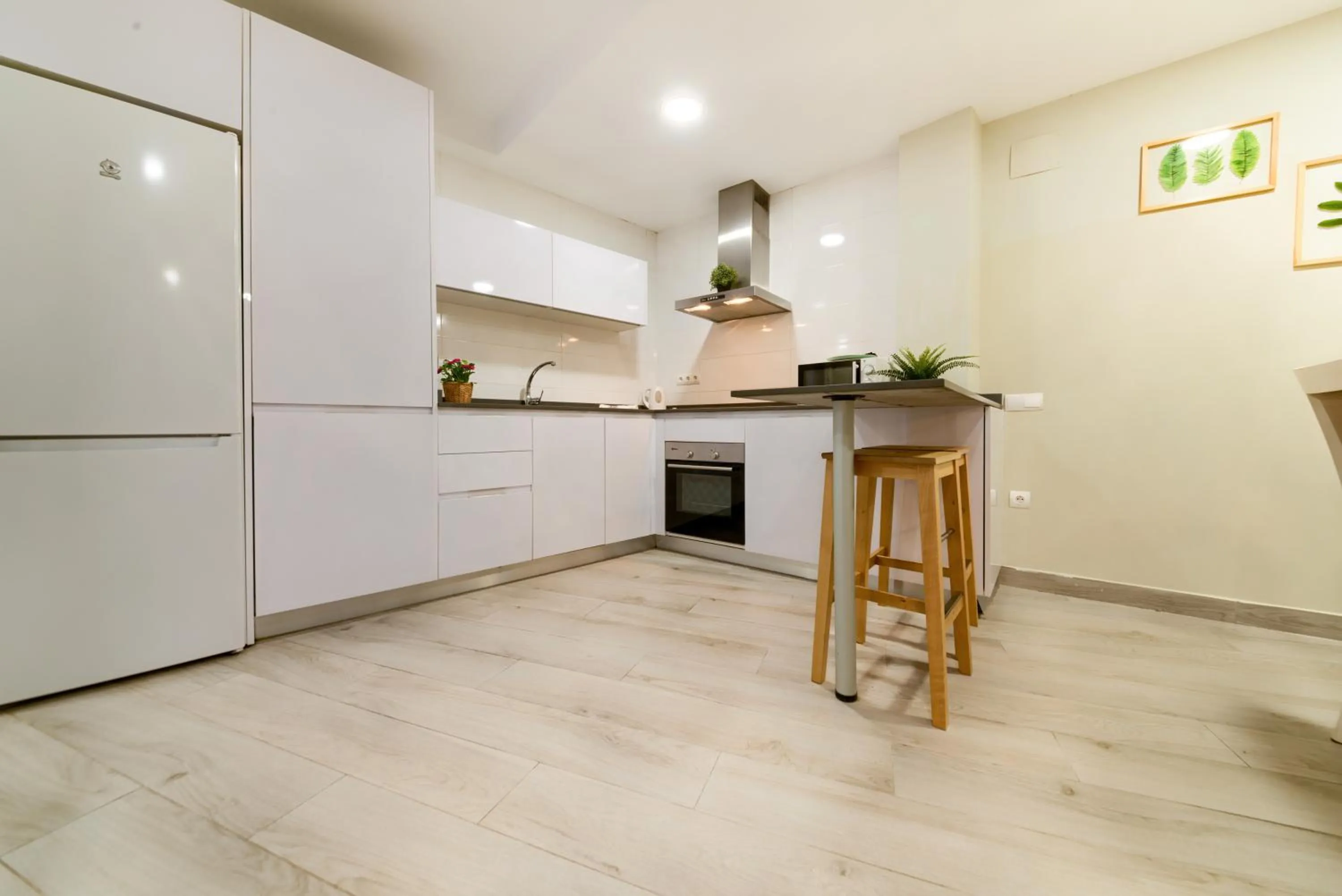 Kitchen or kitchenette in Holidays2Malaga Suites