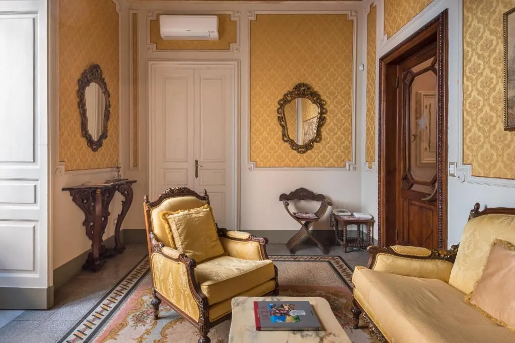 Living room in Palazzo Arcidiacono - luxury holidays