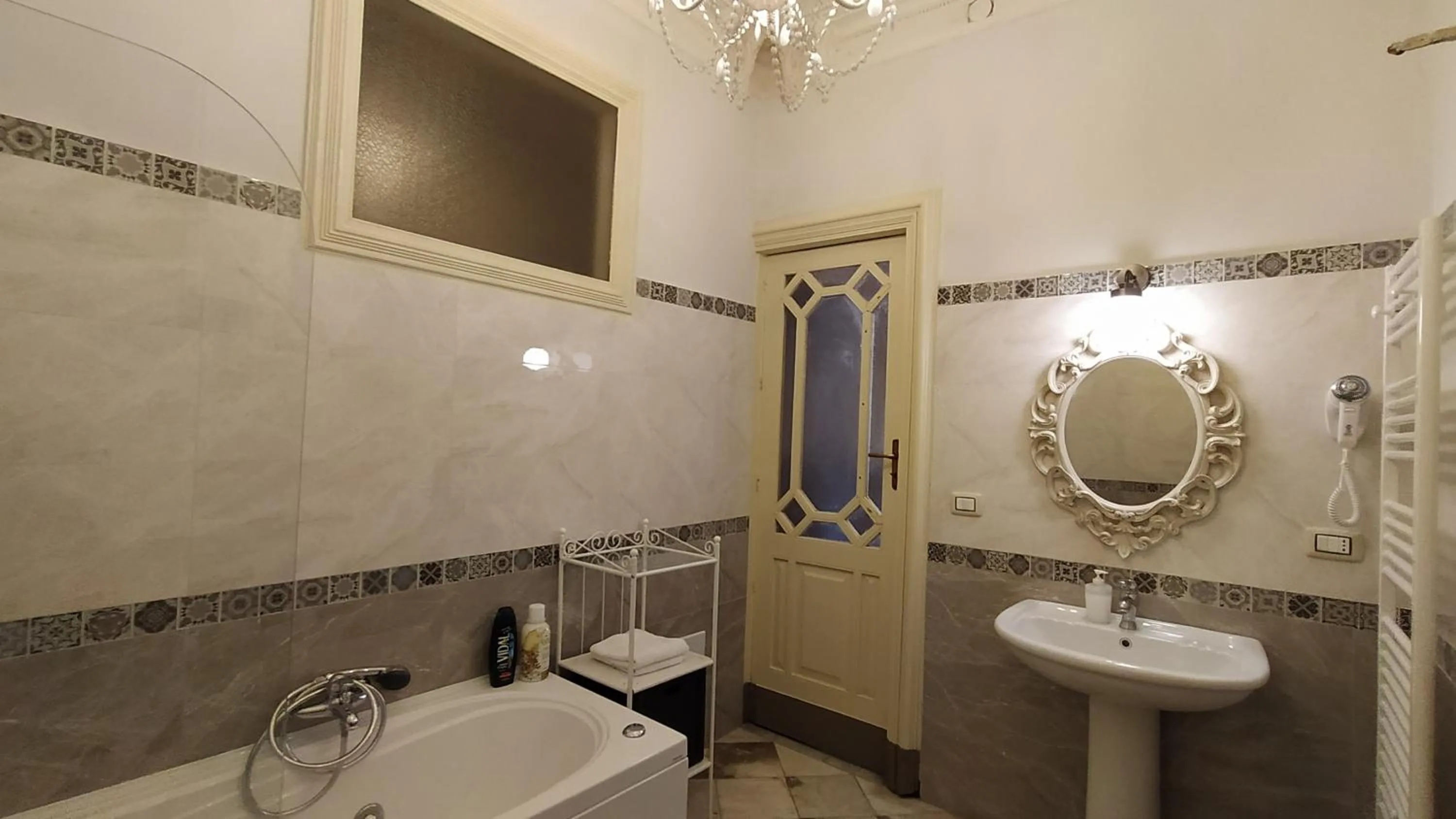 Bathroom in Palazzo Arcidiacono - luxury holidays