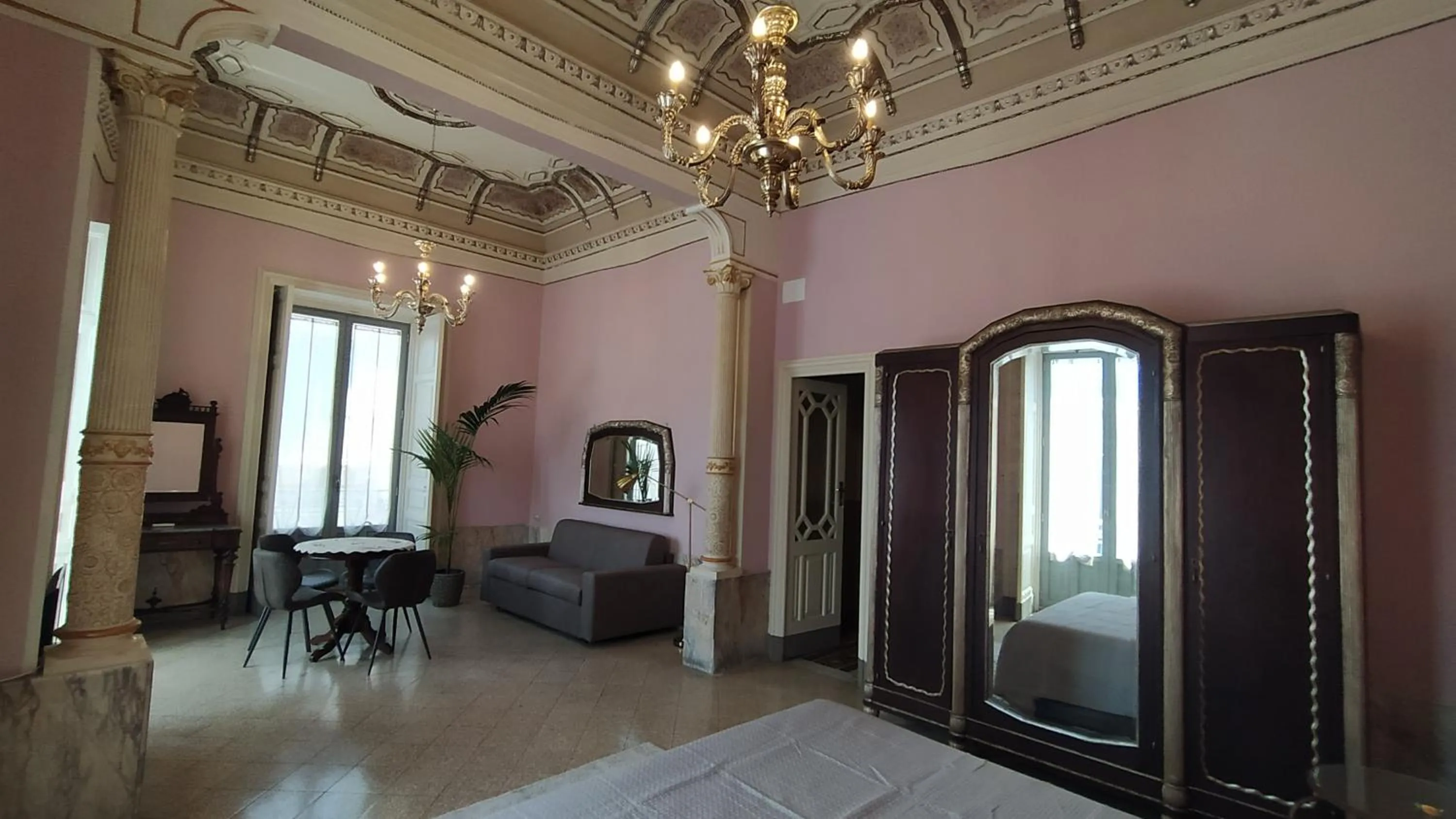 Bed in Palazzo Arcidiacono - luxury holidays