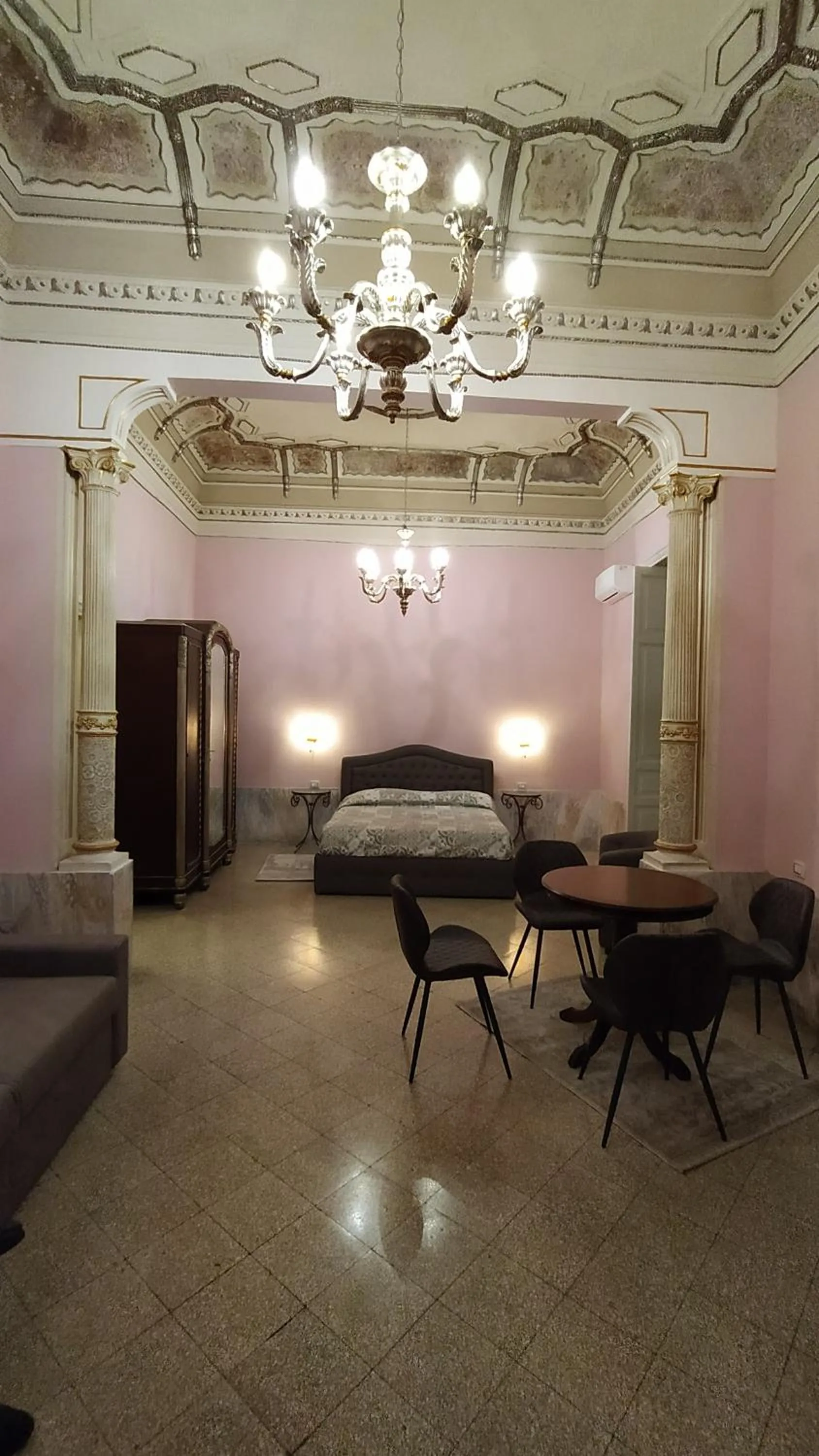 Bed in Palazzo Arcidiacono - luxury holidays