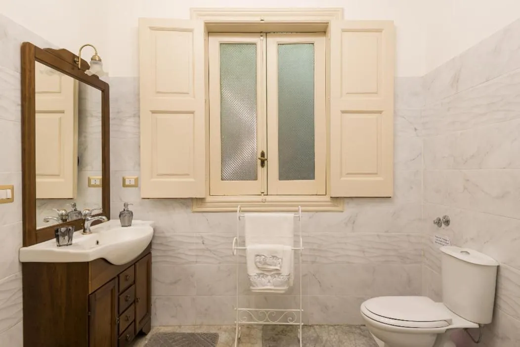 Toilet in Palazzo Arcidiacono - luxury holidays
