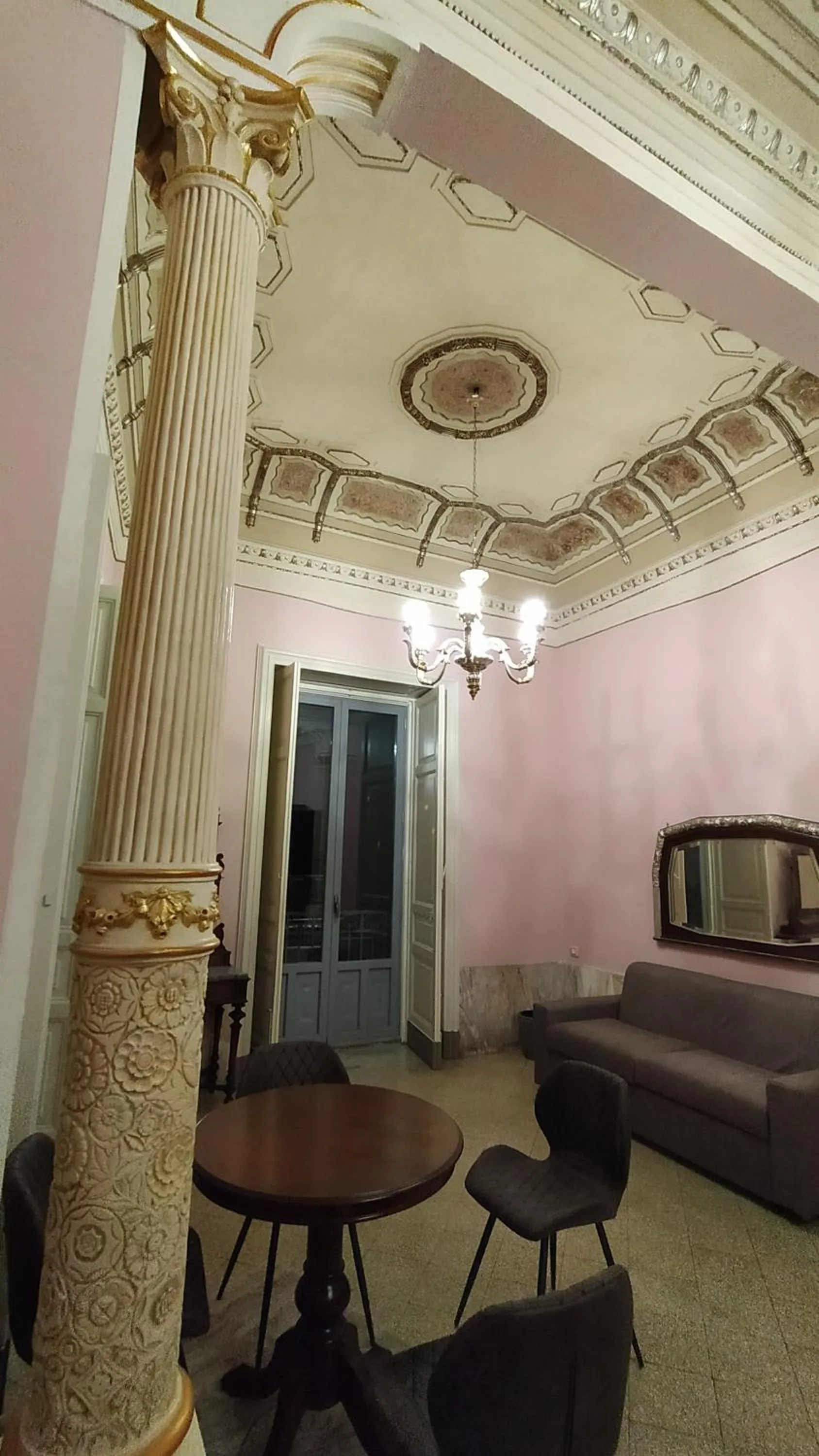 Decorative detail in Palazzo Arcidiacono - luxury holidays