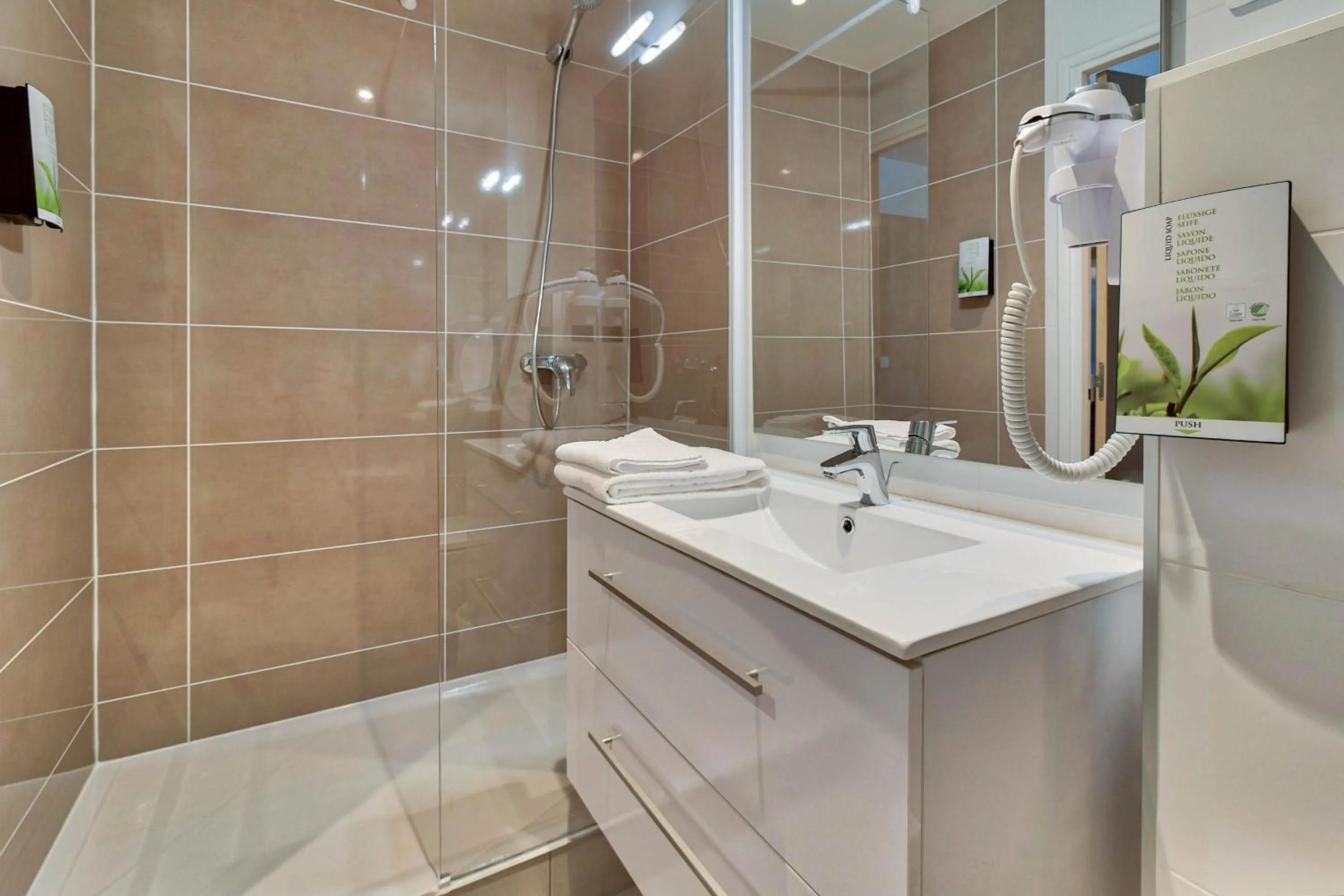 Bathroom in B&B HOTEL Saint Jean de Luz