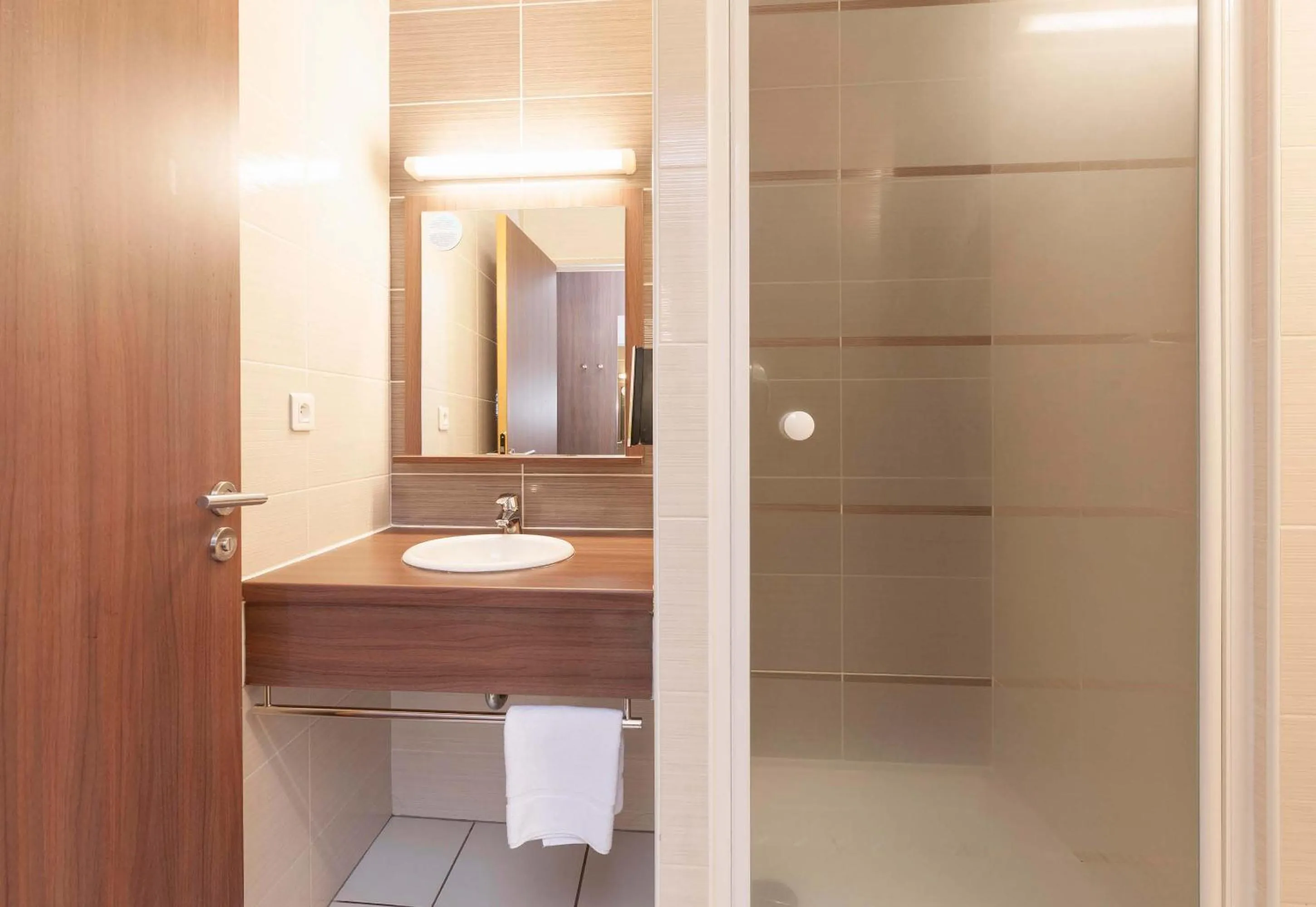 Bathroom in B&B HOTEL Saint Jean de Luz