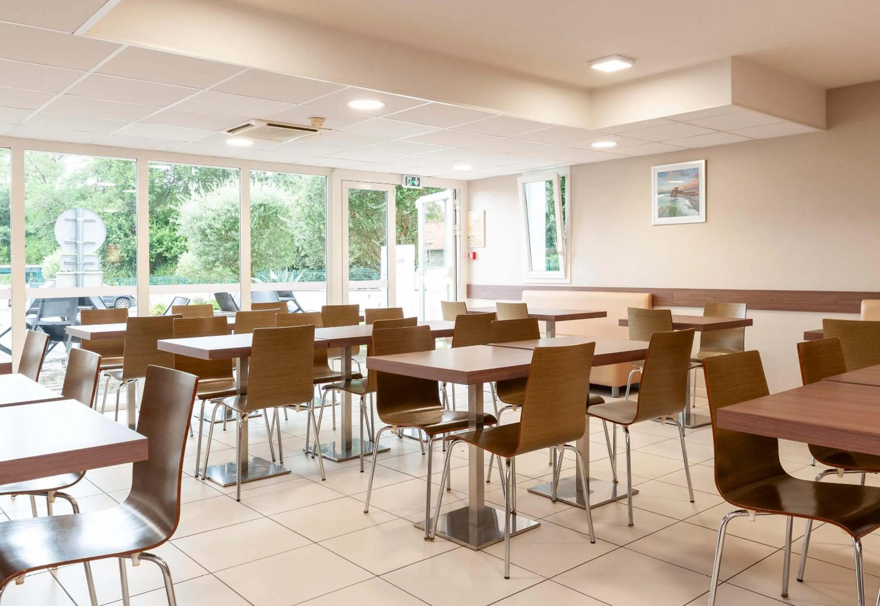 Restaurant/places to eat in B&B HOTEL Saint Jean de Luz