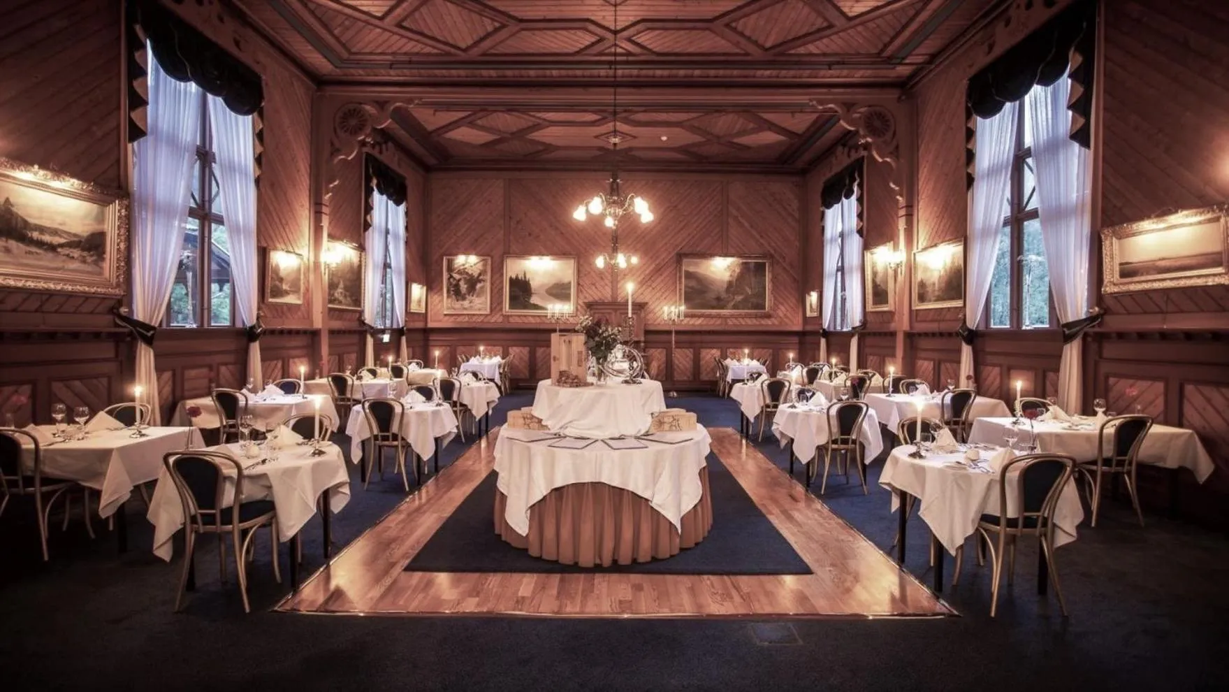 Restaurant/places to eat in Dalen Hotel