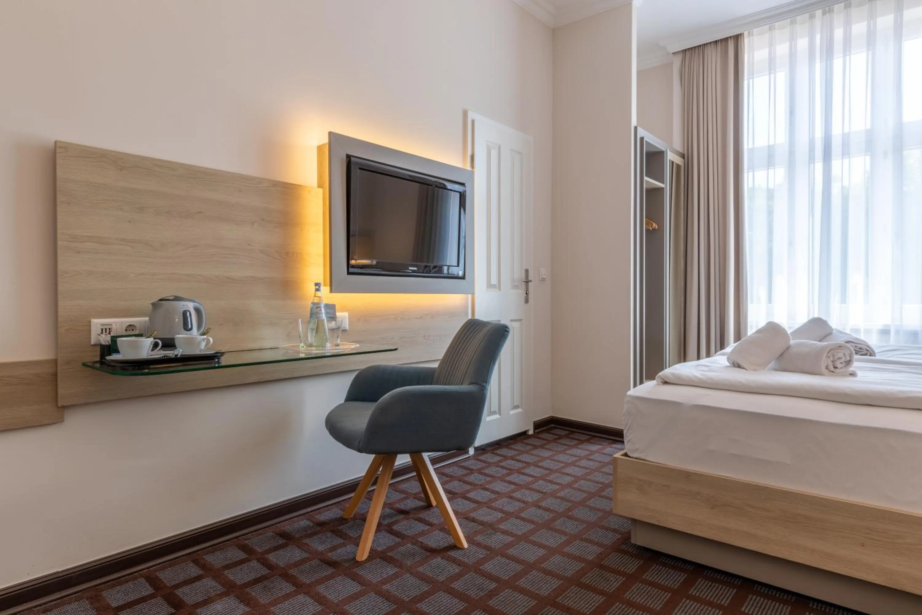 Seating area, Bed in Hotel Polar-Stern