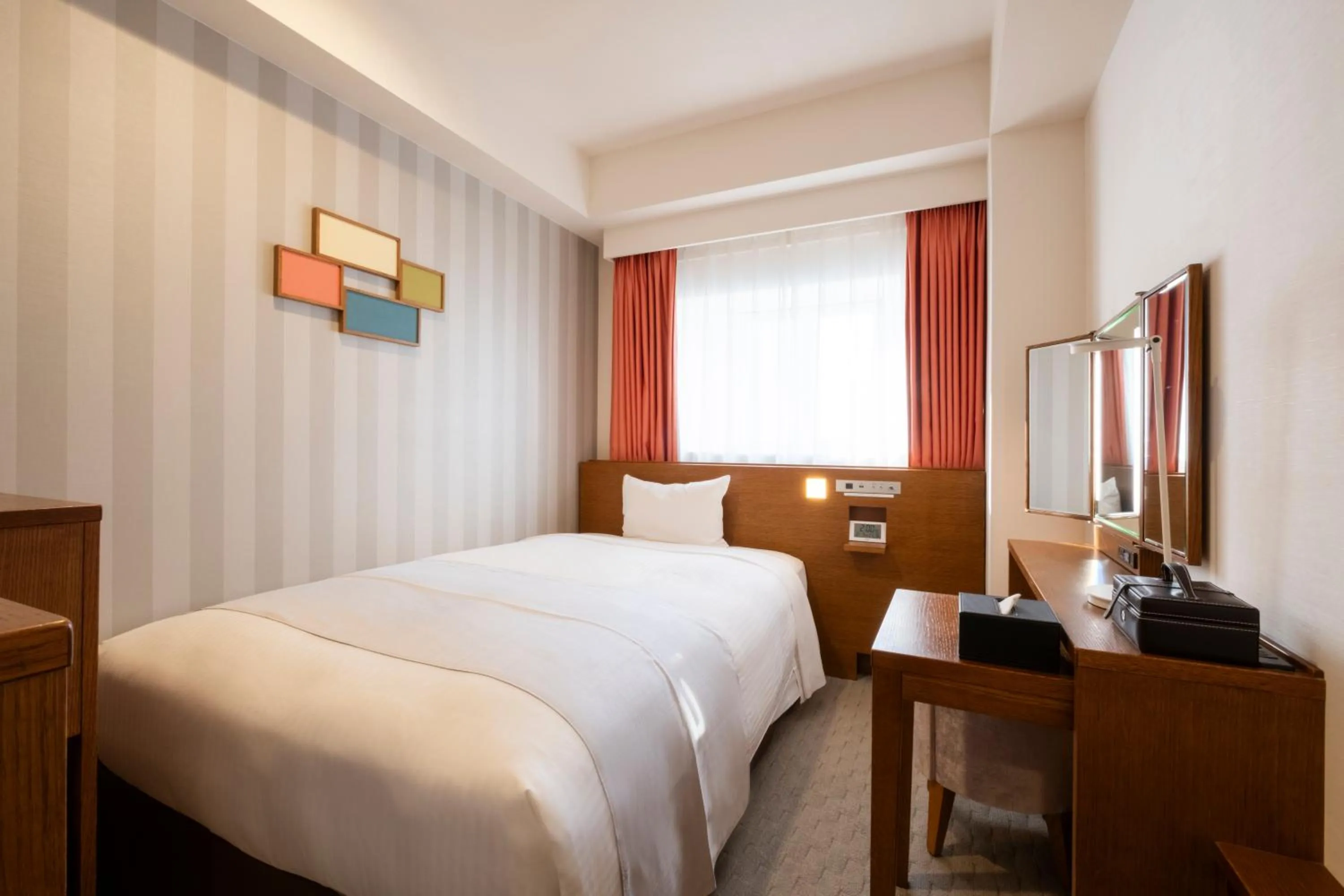 Photo of the whole room, Bed in Shinjuku Washington Hotel