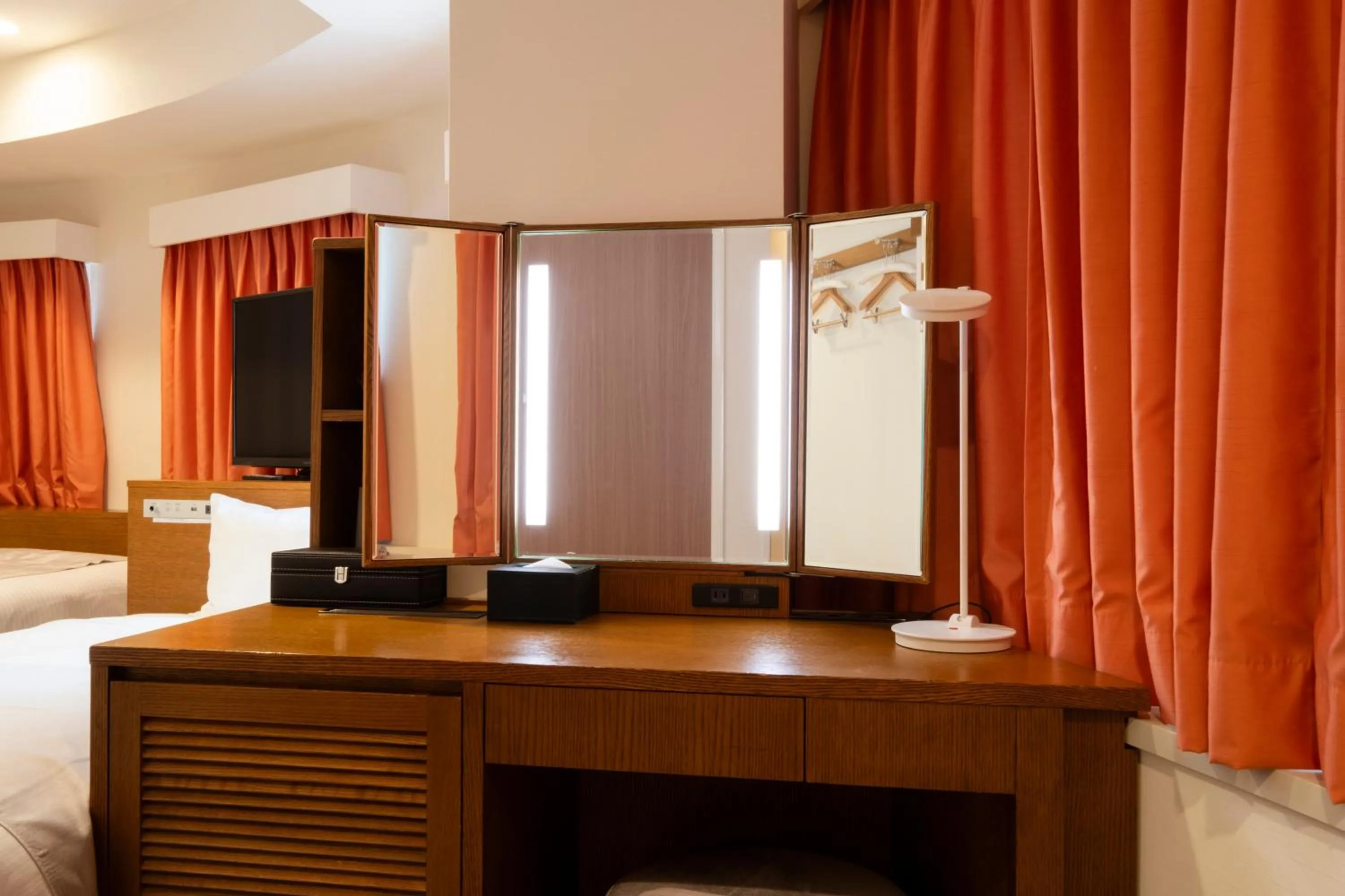 Photo of the whole room, Bed in Shinjuku Washington Hotel