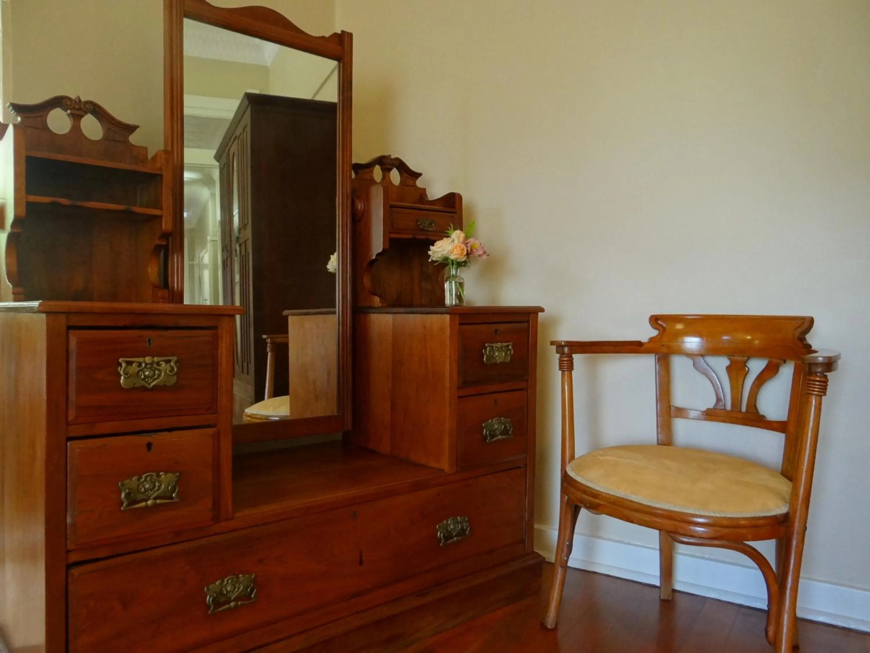 wardrobe in Agterplaas Guesthouse Pty Ltd