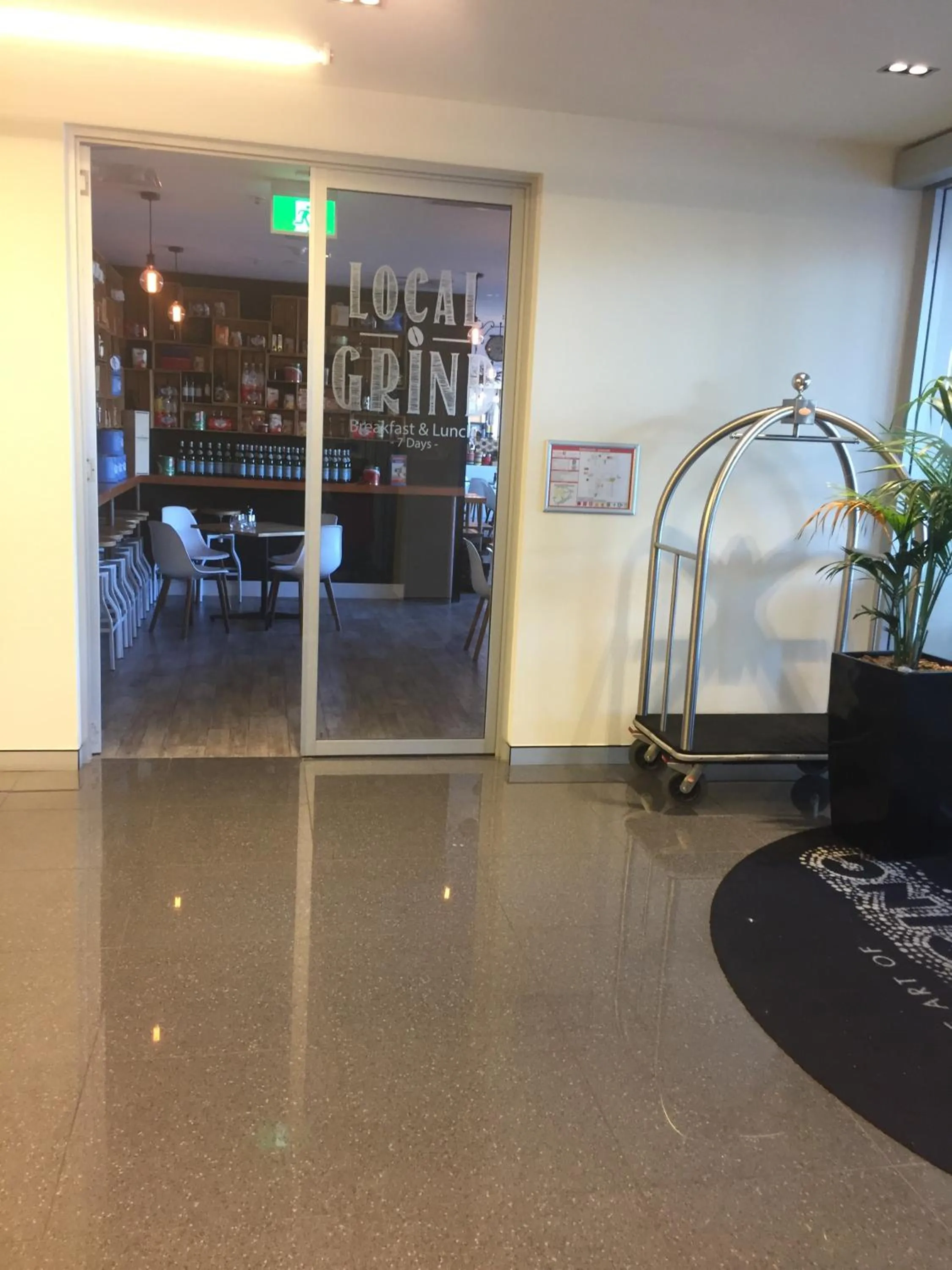 Restaurant/places to eat in Tasha's Apartments on Warwick