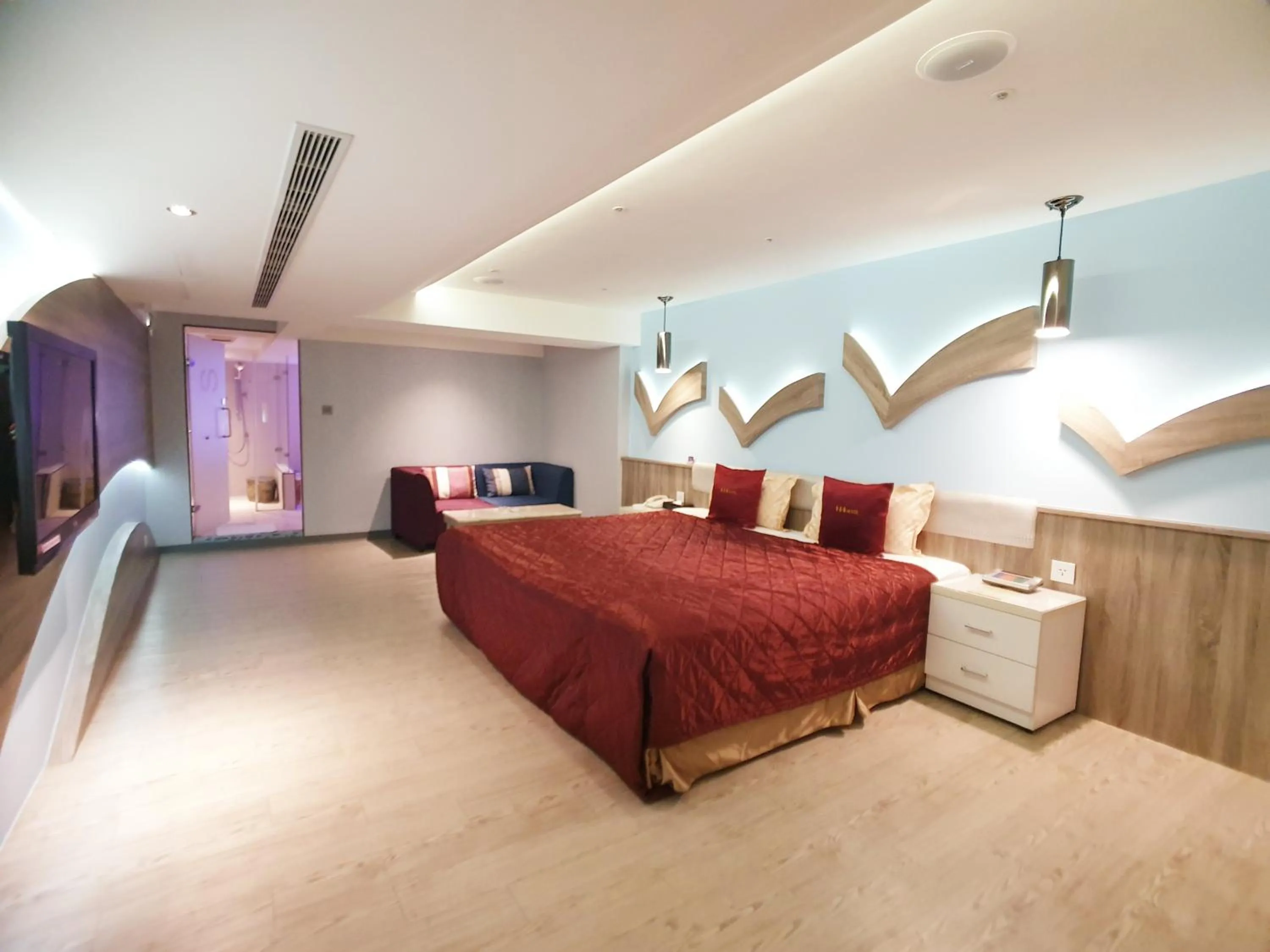 Queen Room in Surreal Motel