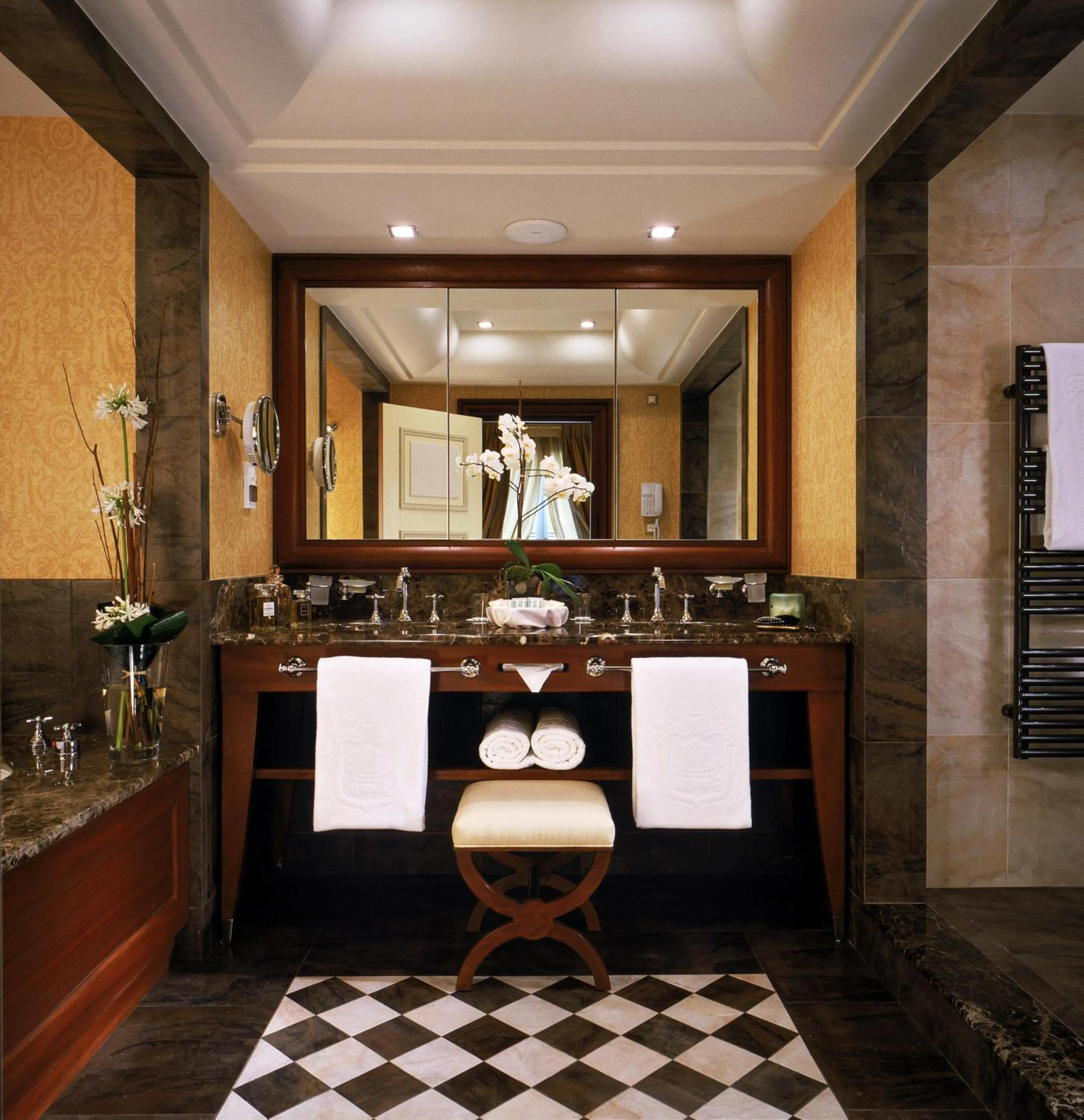 Bathroom in Hôtel Métropole Monte-Carlo - Spa Guerlain