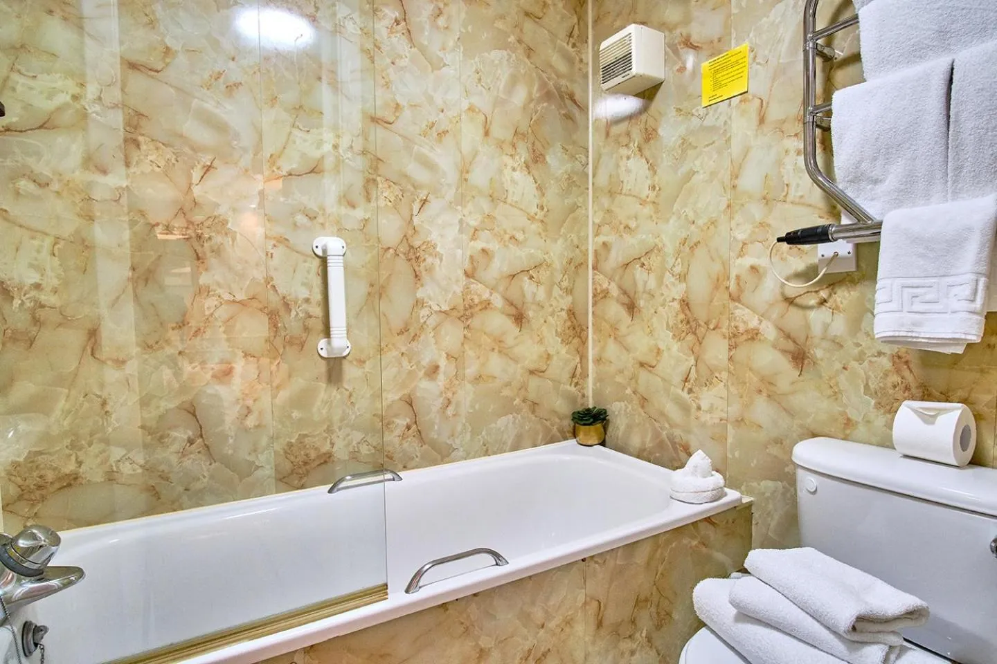 Bathroom in Muthu Ben Doran Hotel