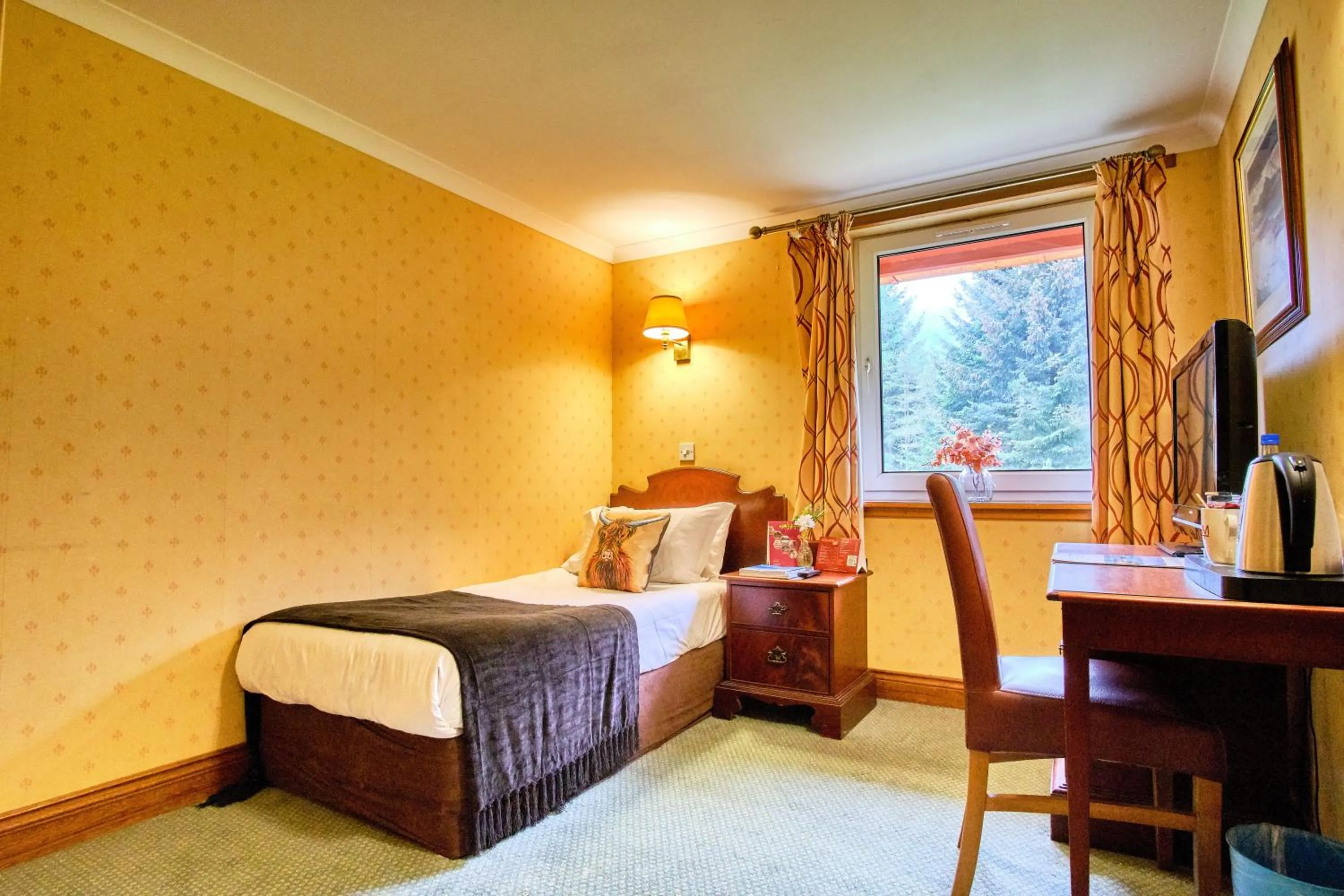 Photo of the whole room, Bed in Muthu Ben Doran Hotel