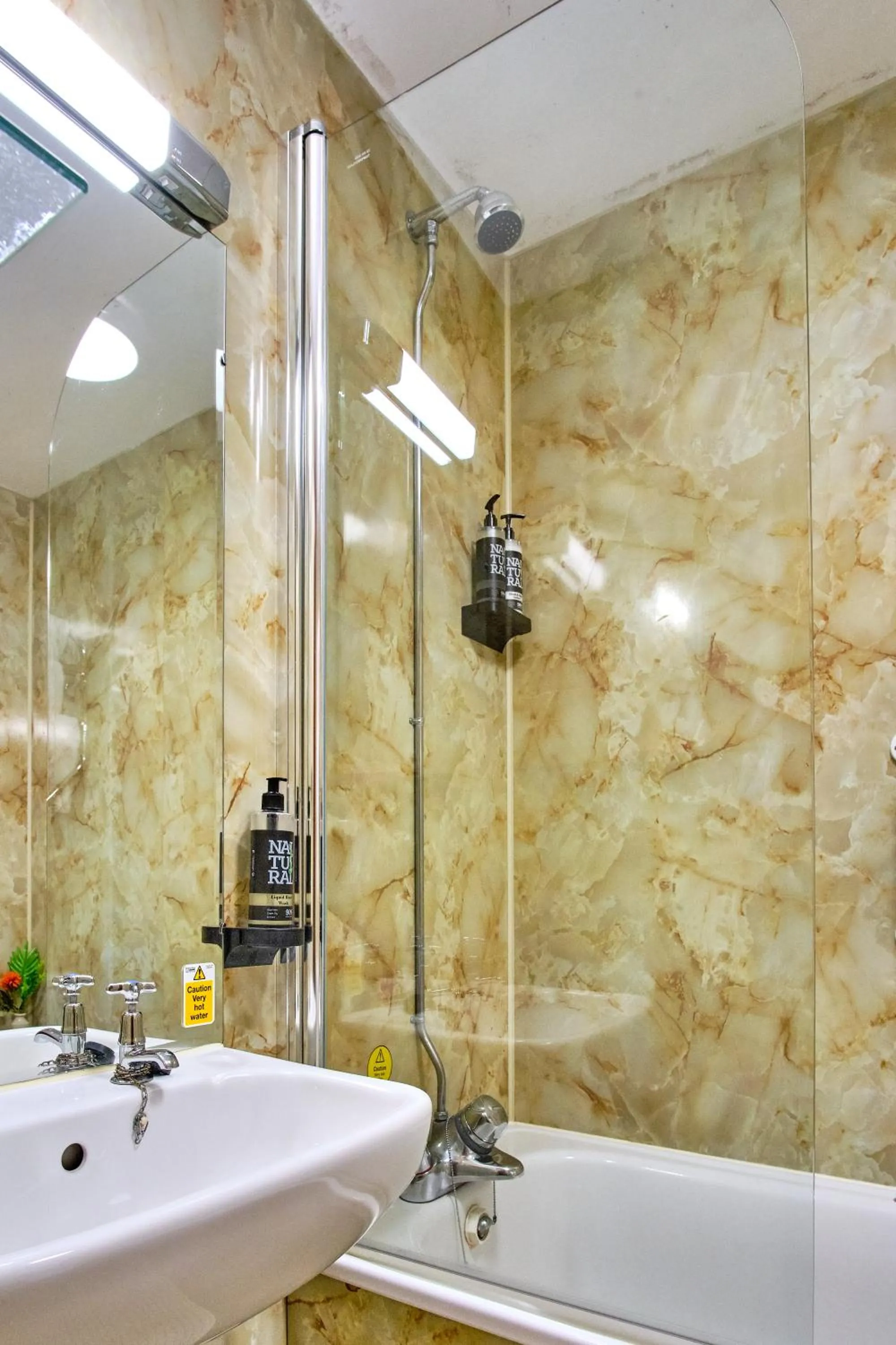 Bathroom in Muthu Ben Doran Hotel