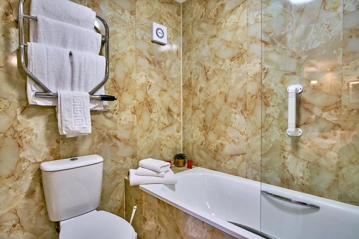 Shower in Muthu Ben Doran Hotel